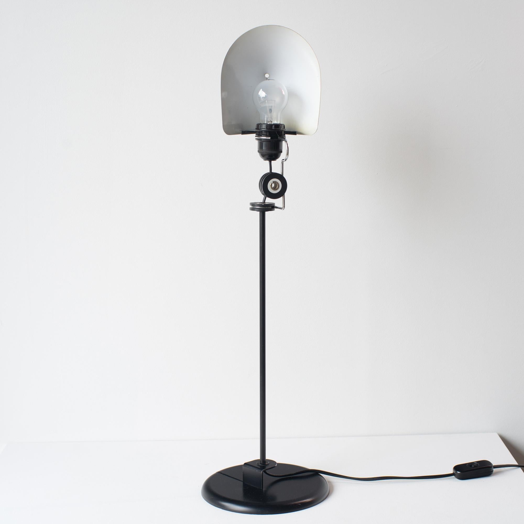Lamperti Tischleuchte  weiß italienisch modern 70er Jahre (Moderne der Mitte des Jahrhunderts) im Angebot