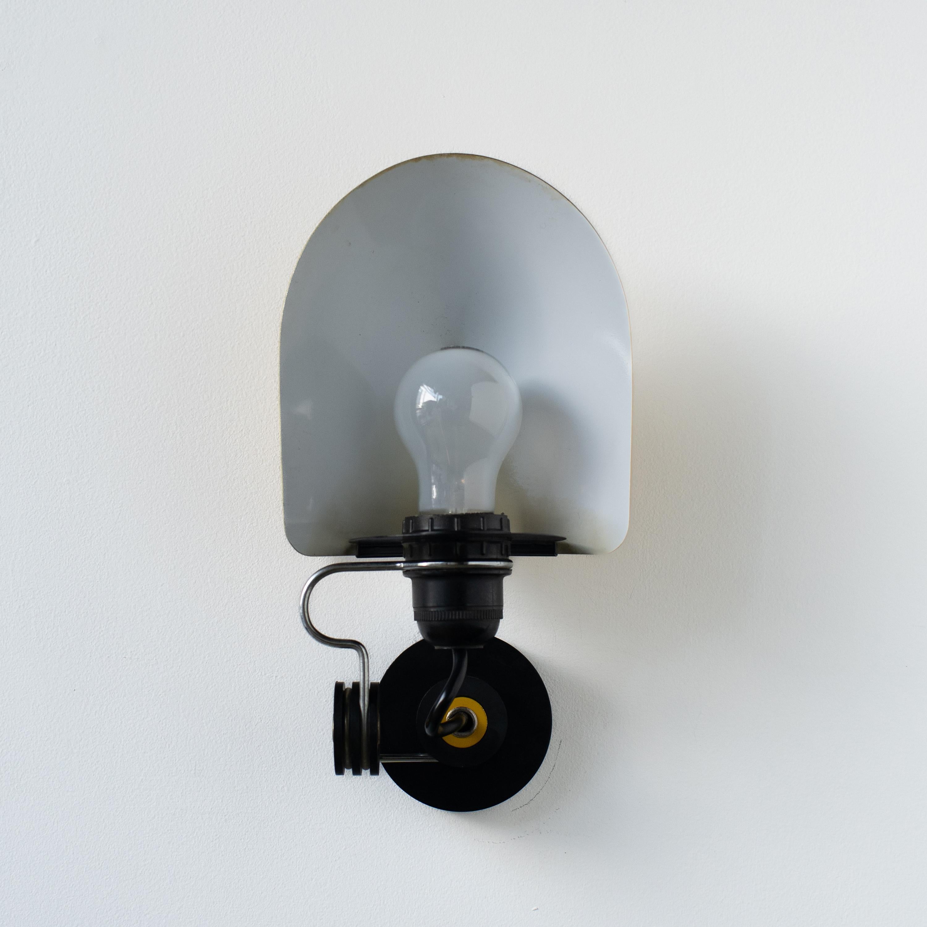Italiano Lampada da parete Lamperti  giallo italiano moderno anni '70 in vendita