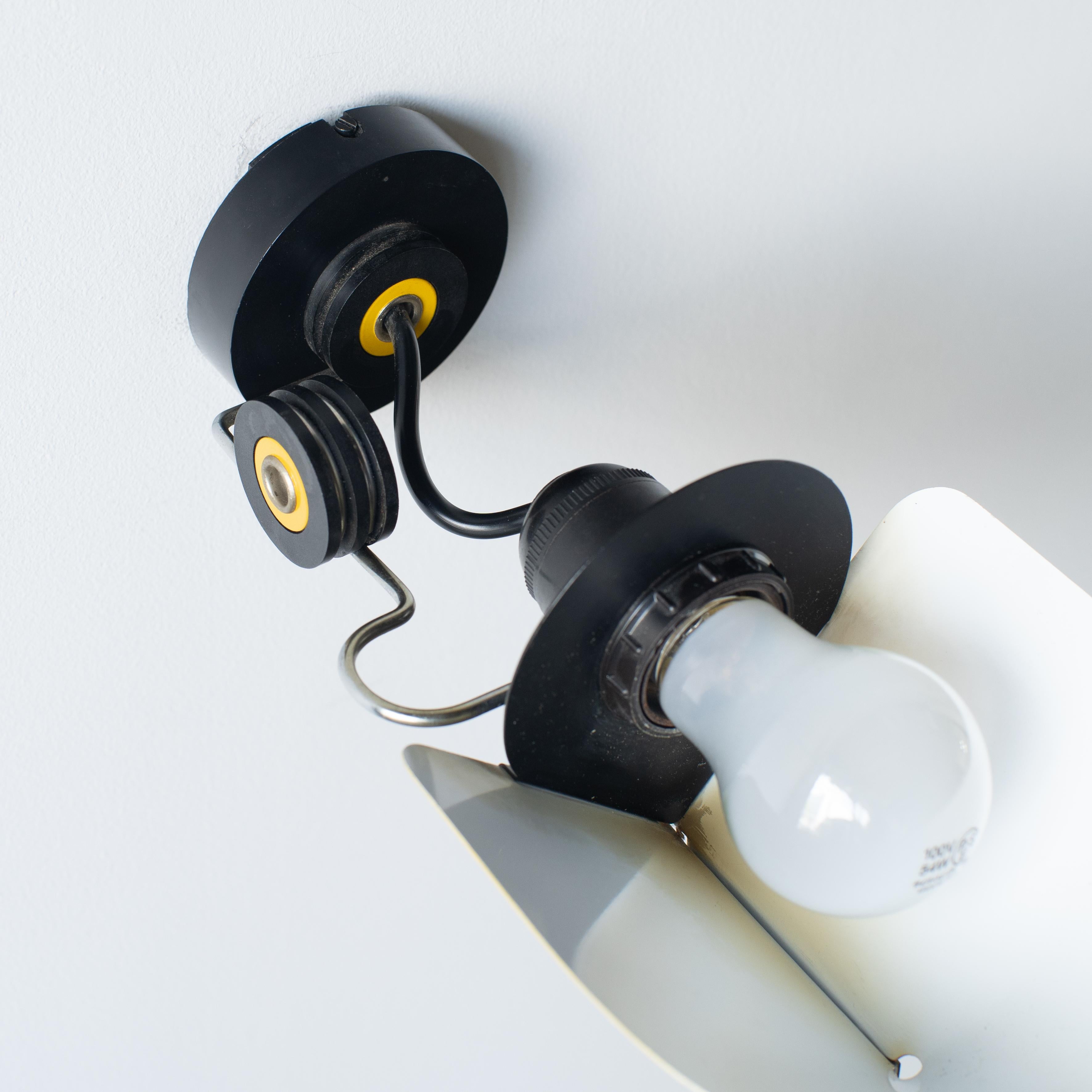 Acciaio Lampada da parete Lamperti  giallo italiano moderno anni '70 in vendita