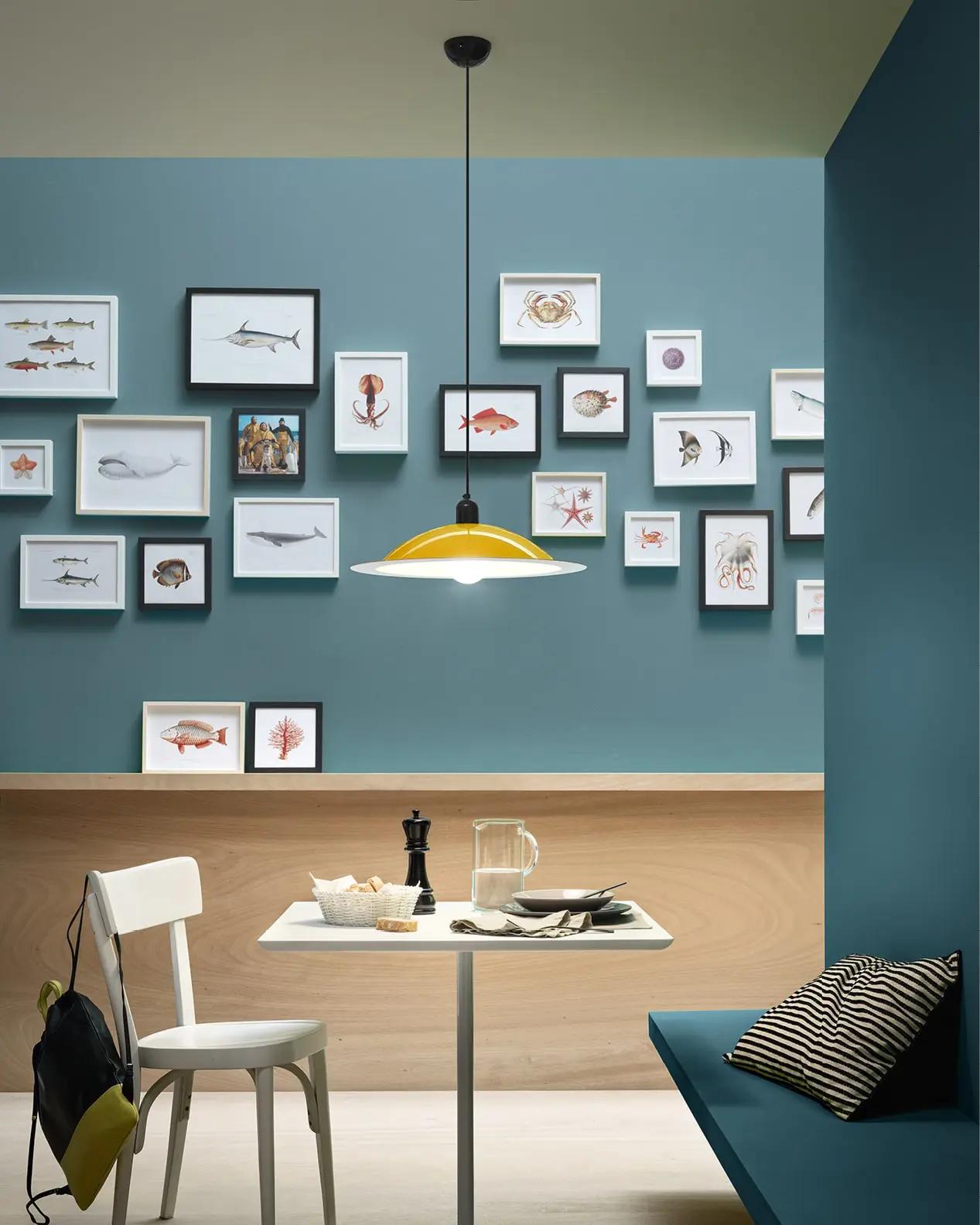 Ciondolo in metallo Lampiatta in giallo lucido per Stilnovo

Fondata nel 1946 a Milano, Stilnovo è stata una delle aziende di illuminazione più innovative in Italia durante l'era del Midcentury, producendo pezzi iconici di luminari come Joe Colombo,