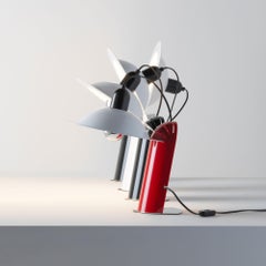 Lámpara metálica de pared o sobremesa "Lampiatta" en rojo brillante para Stilnovo