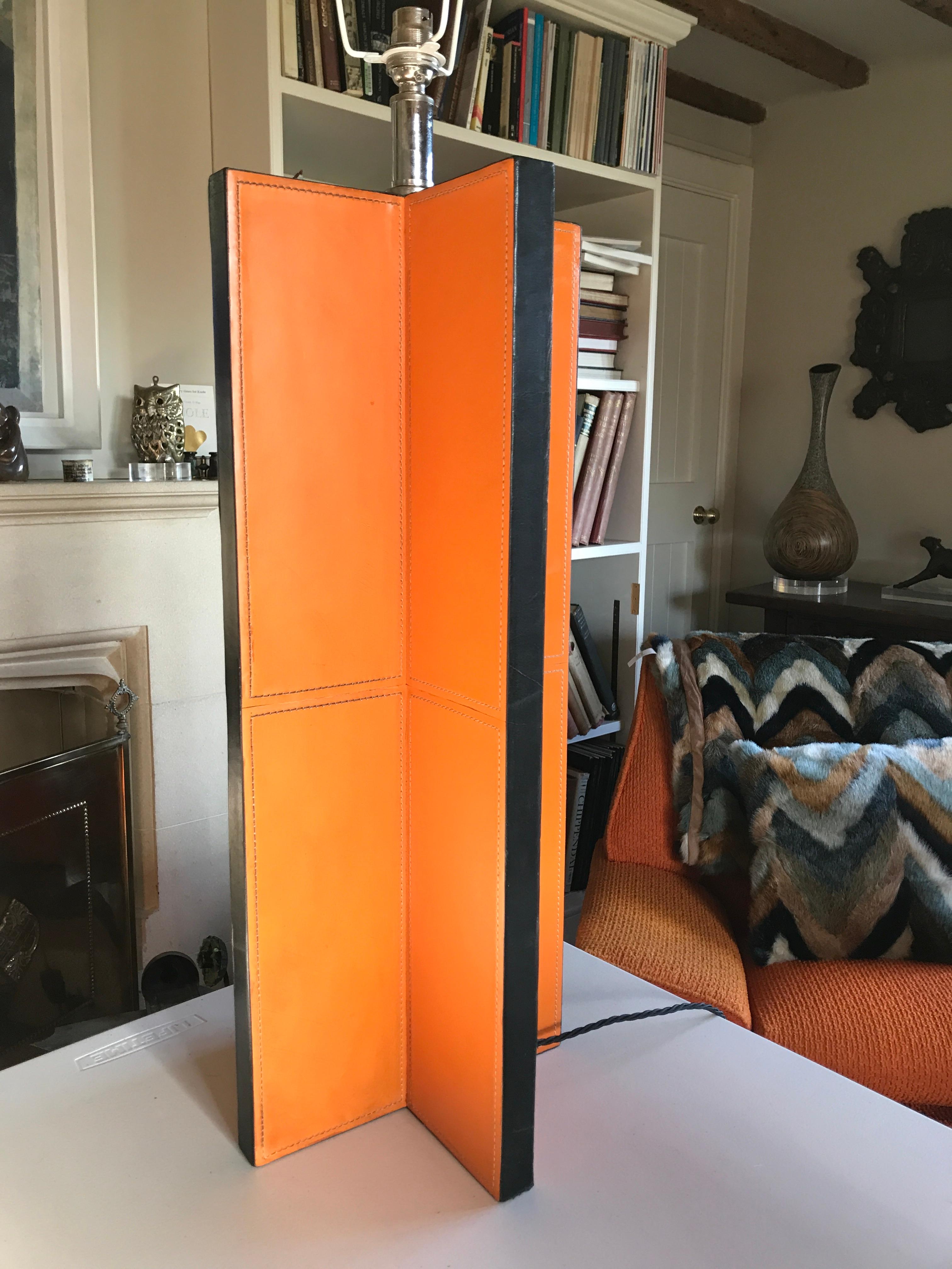 Paire de lampes vintage en cuir orange jean michel frank croisillon inspiré H28 en vente 9