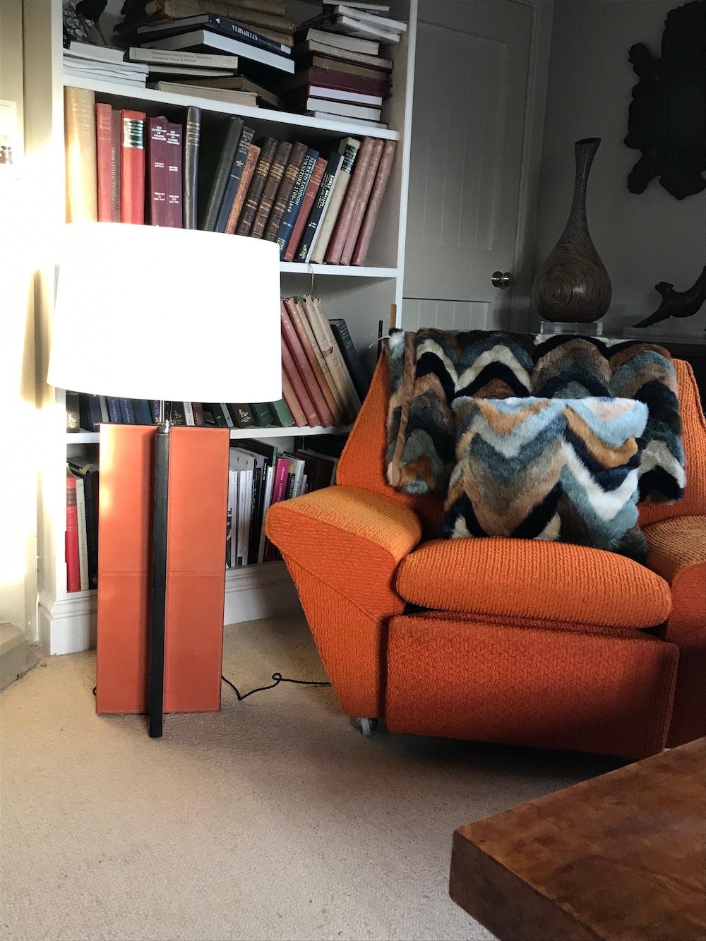 Paire de lampes vintage en cuir orange jean michel frank croisillon inspiré H28 en vente 2