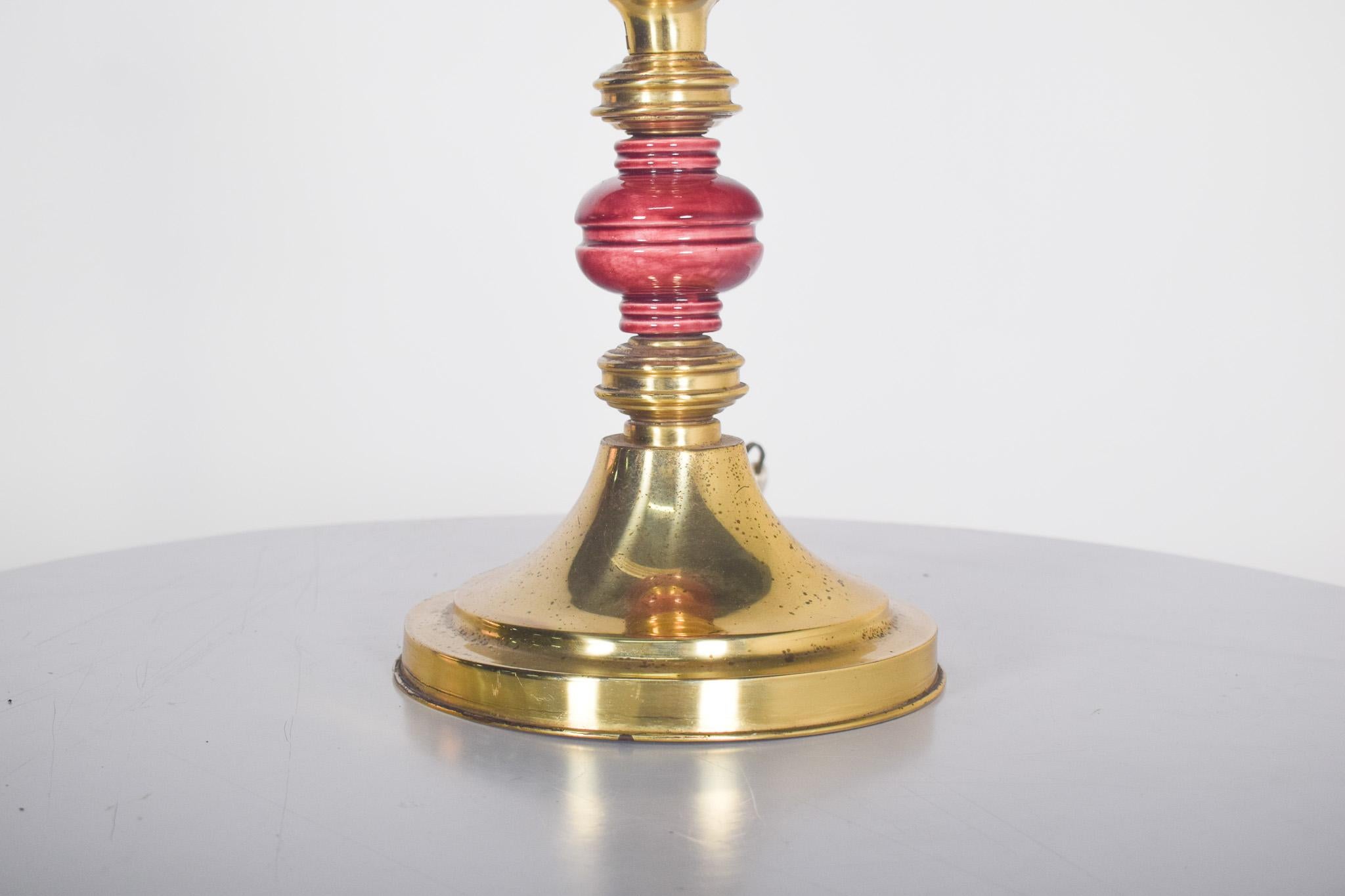 Portugais Abat-jour en métal jaune et porcelaine rouge en vente