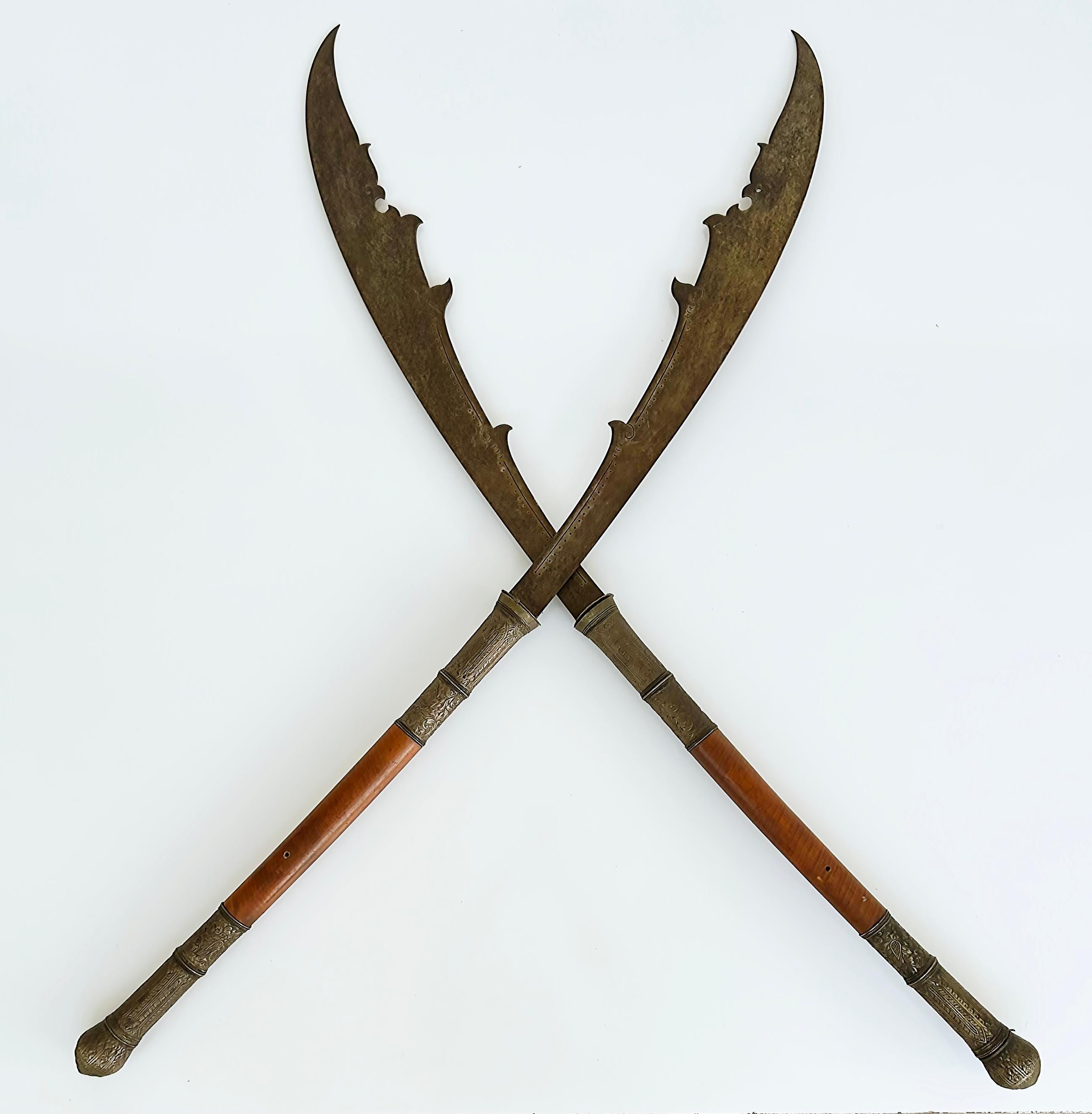 Lan Na Kingdom Dhaab Ngao Swords from Thailand with Exotic Wood Handles, 20th c. 5