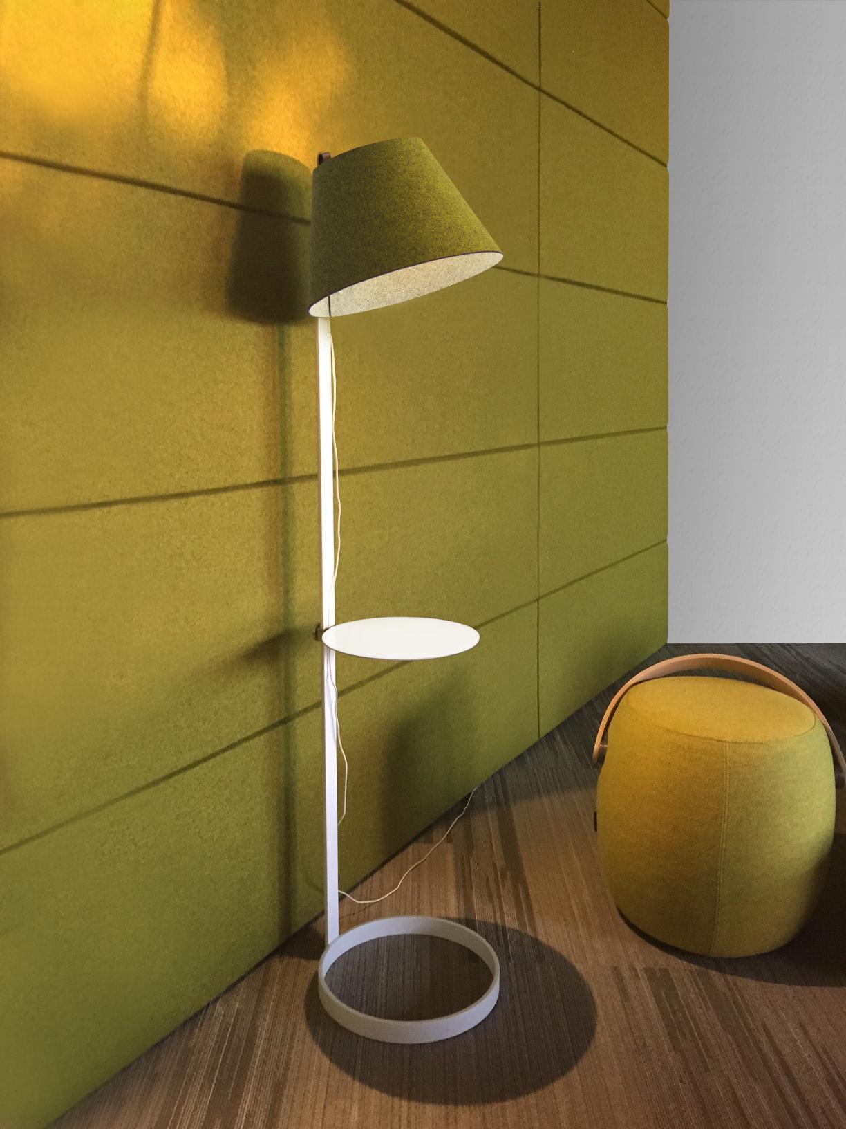 Lana Stehlampe in Holzkohle und Grau mit Tablett und Chromsockel von Pablo Designs (Moderne)