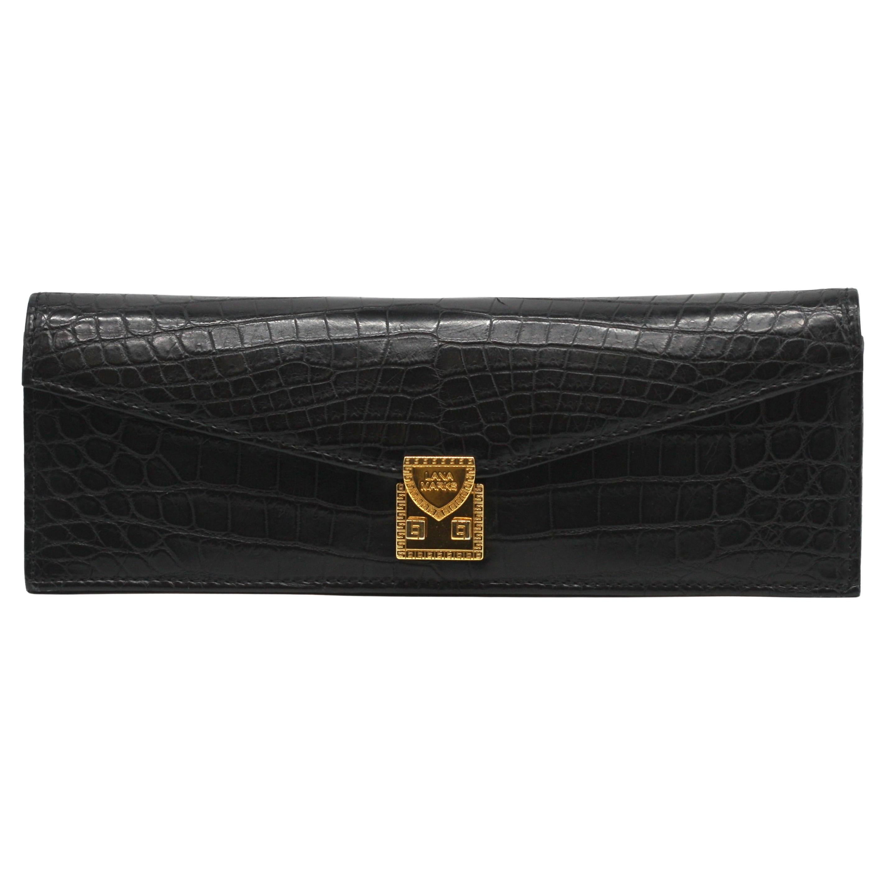 Lana Marks Schwarze Alligator-Kuvert-Clutch im Angebot