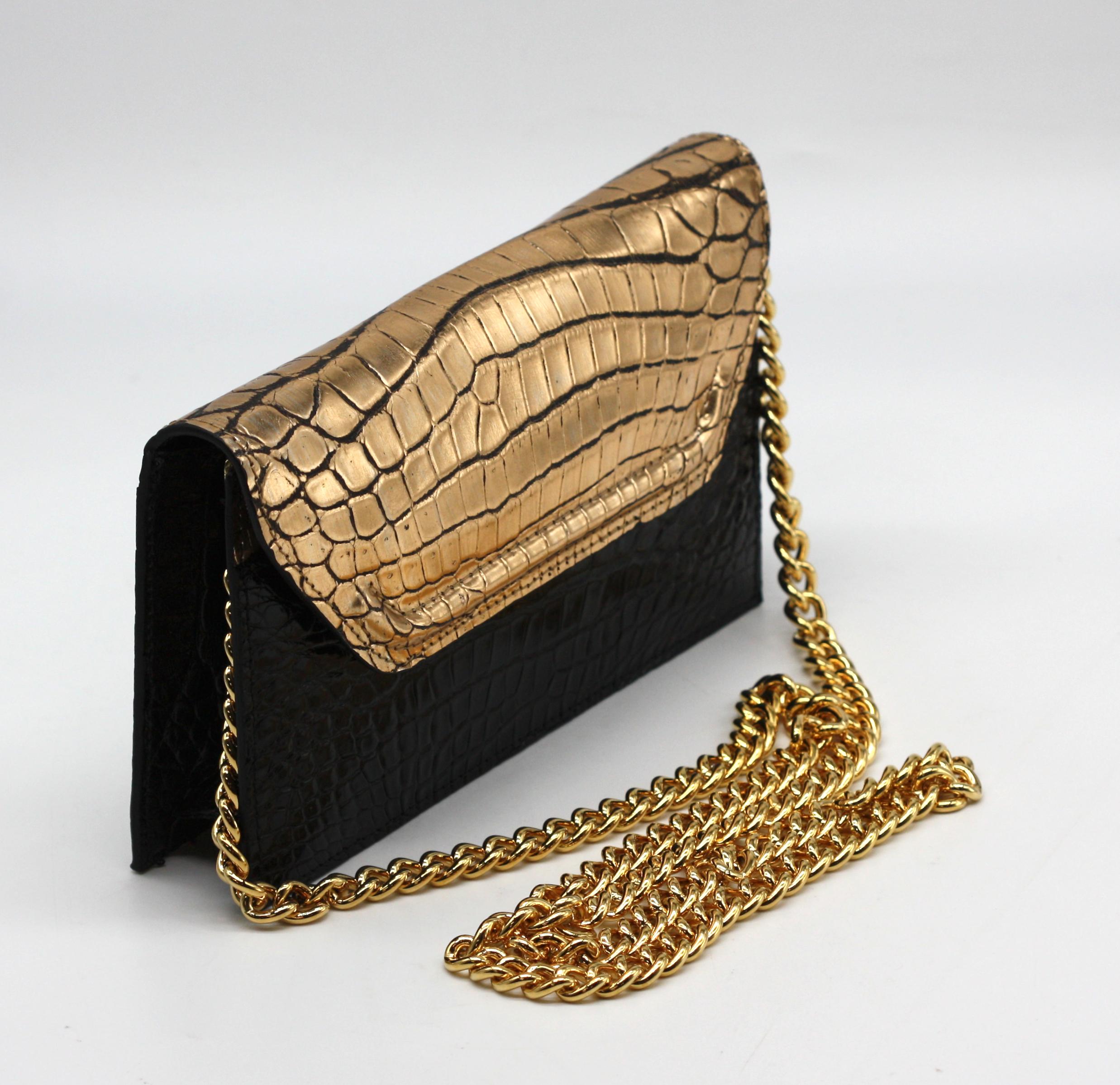 Lana Marks Black and Gold Alligator Clutch Unisexe en vente