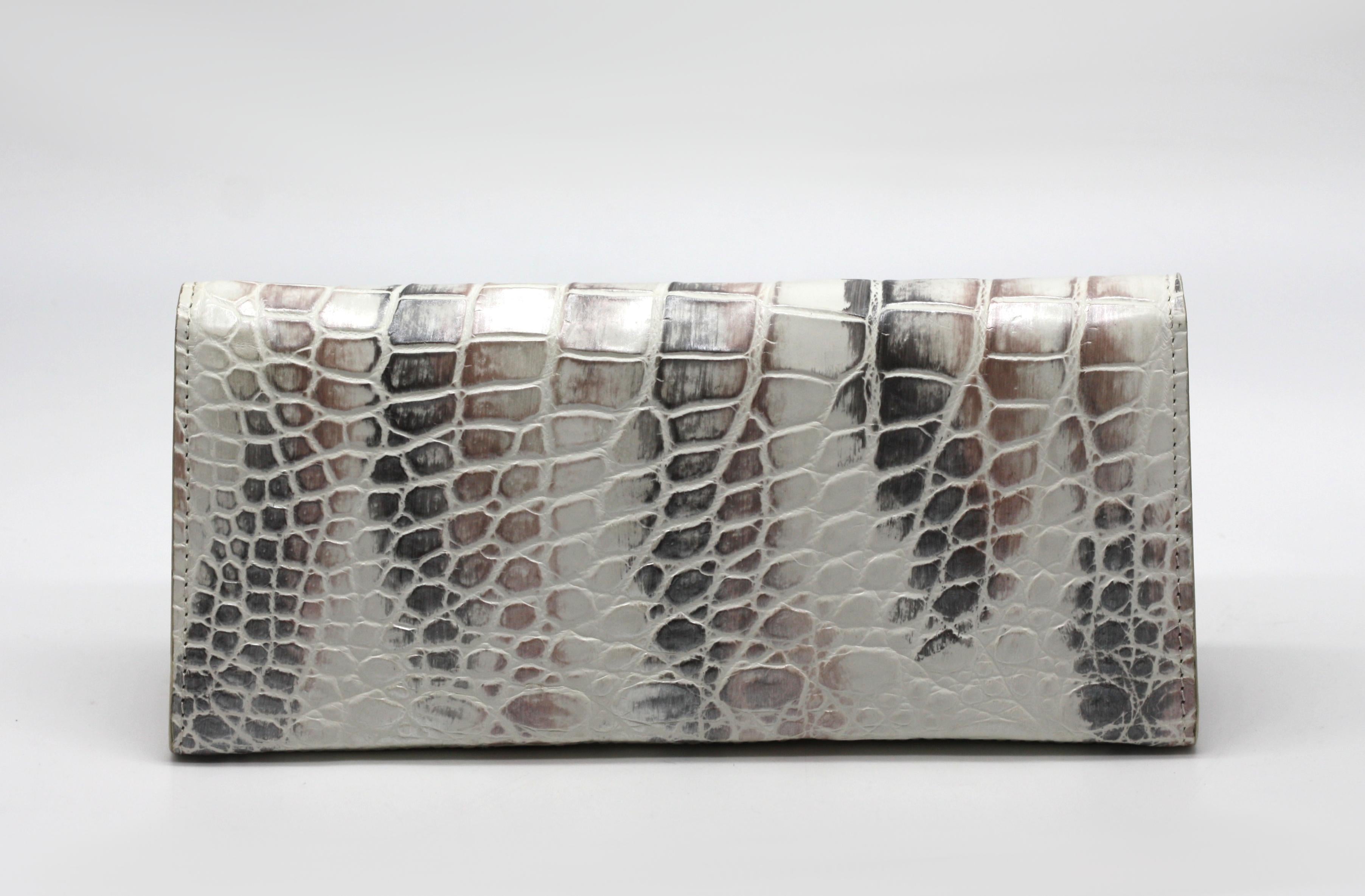 Lana Marks Schwarze, malvenfarbene und weiße Alligator-Clutch im Zustand „Gut“ im Angebot in West Palm Beach, FL