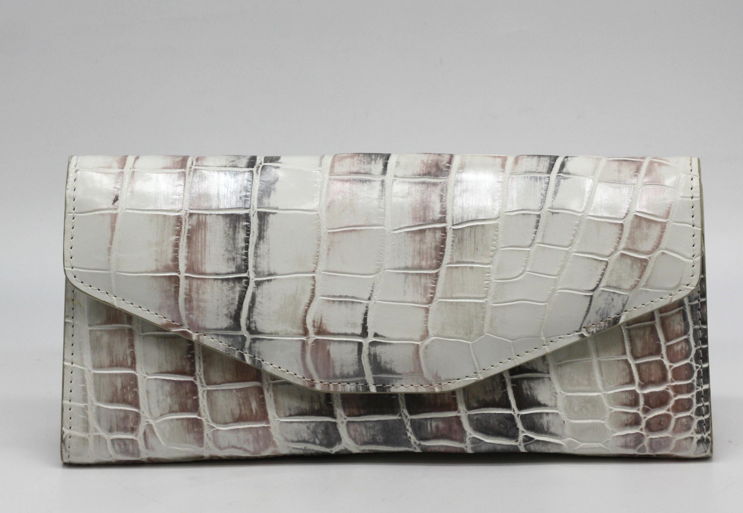 Lana Marks Schwarze, malvenfarbene und weiße Alligator-Clutch im Angebot 3
