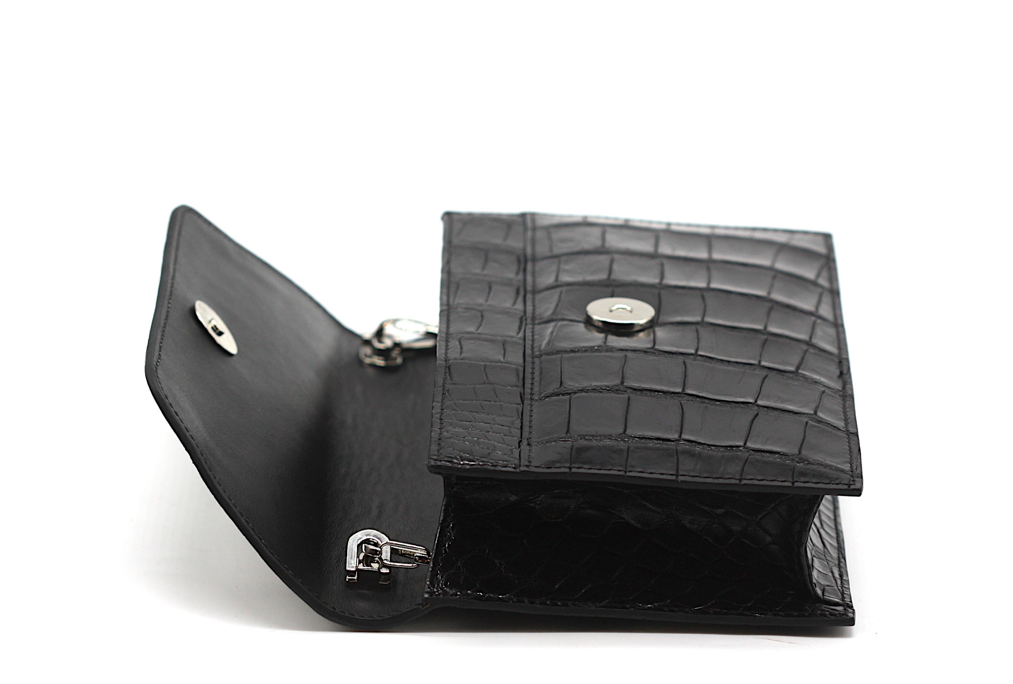 Lana Marks Silberne und schwarze Alligator-Kupplung im Zustand „Gut“ im Angebot in West Palm Beach, FL