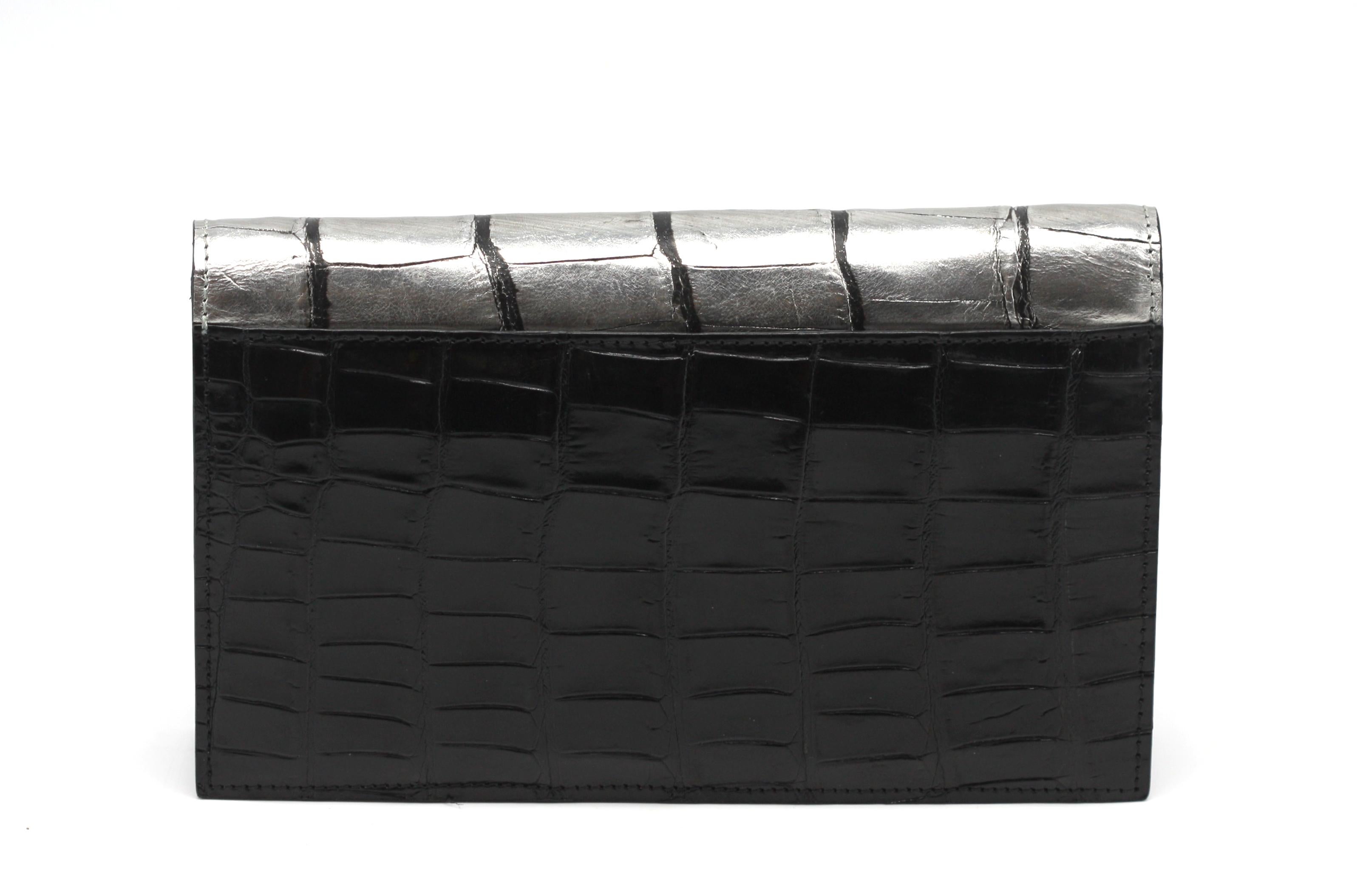 Lana Marks Silberne und schwarze Alligator-Kupplung für Damen oder Herren im Angebot