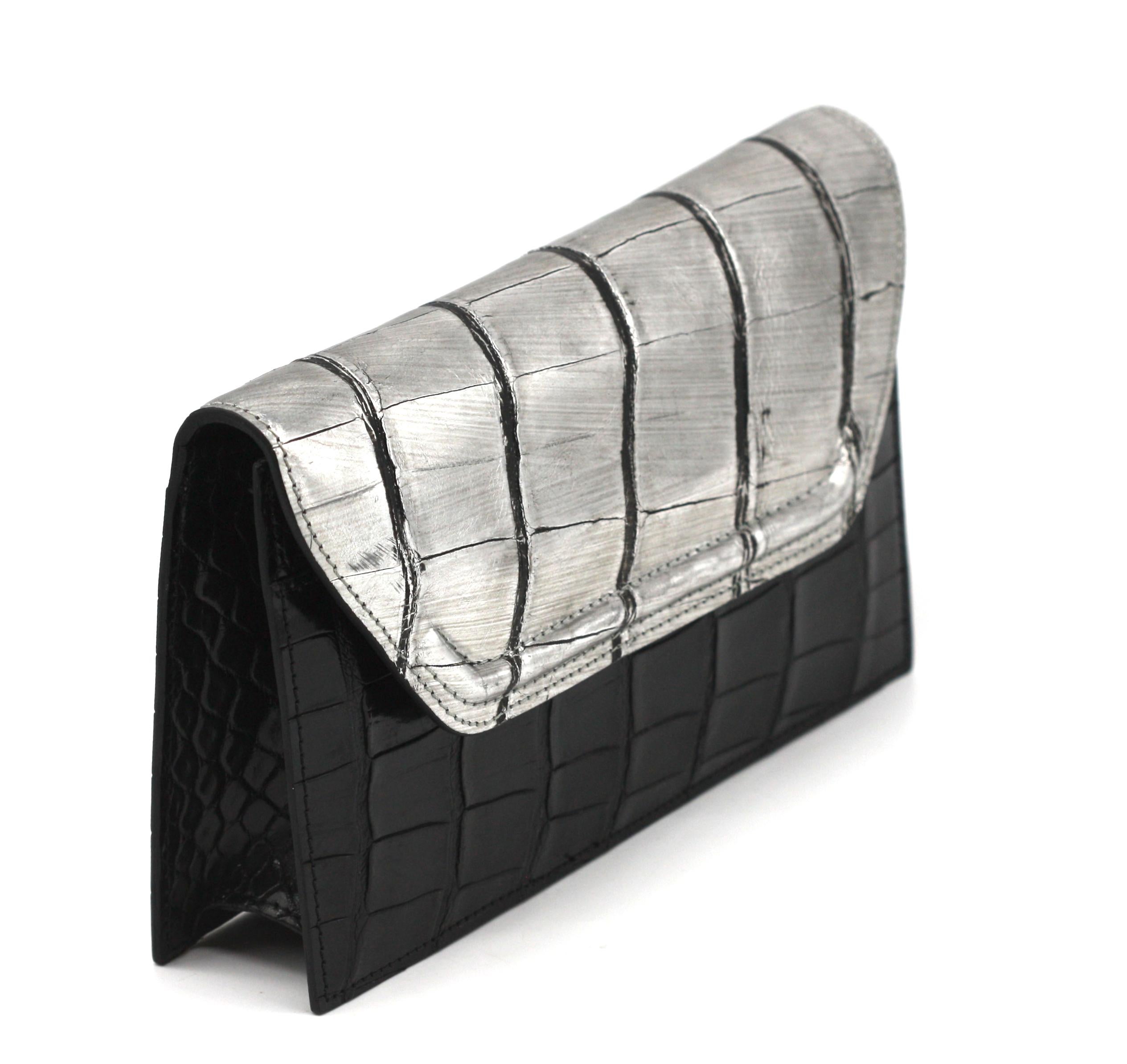 Lana Marks Silberne und schwarze Alligator-Kupplung im Angebot 2