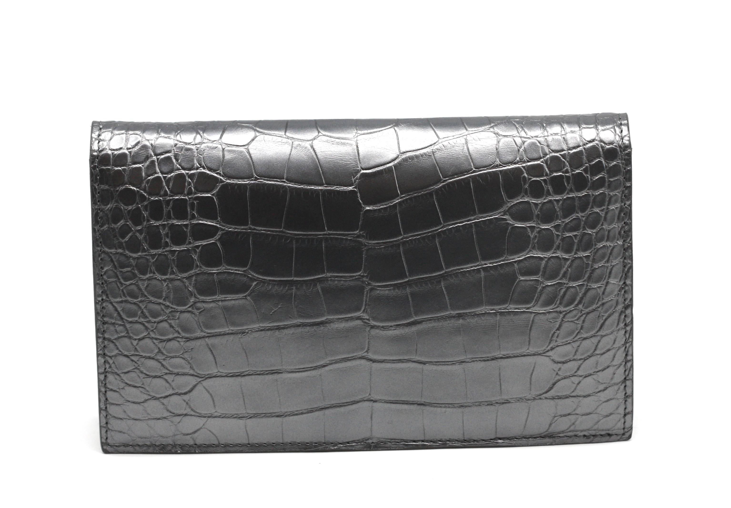 Lana Marks Silbergraue Alligator-Capri-Clutch für Damen oder Herren im Angebot