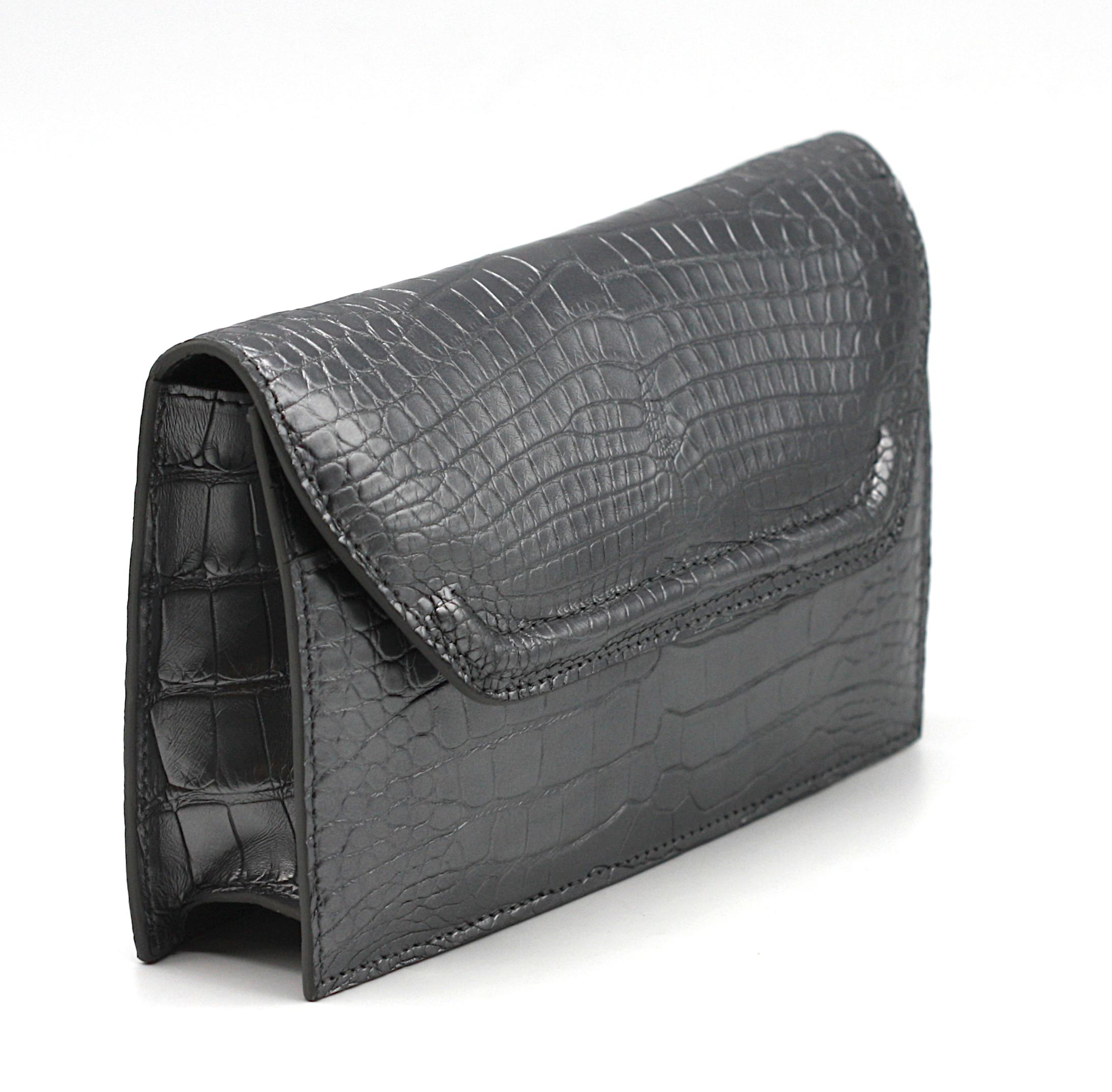 Lana Marks Silbergraue Alligator-Capri-Clutch im Angebot 1