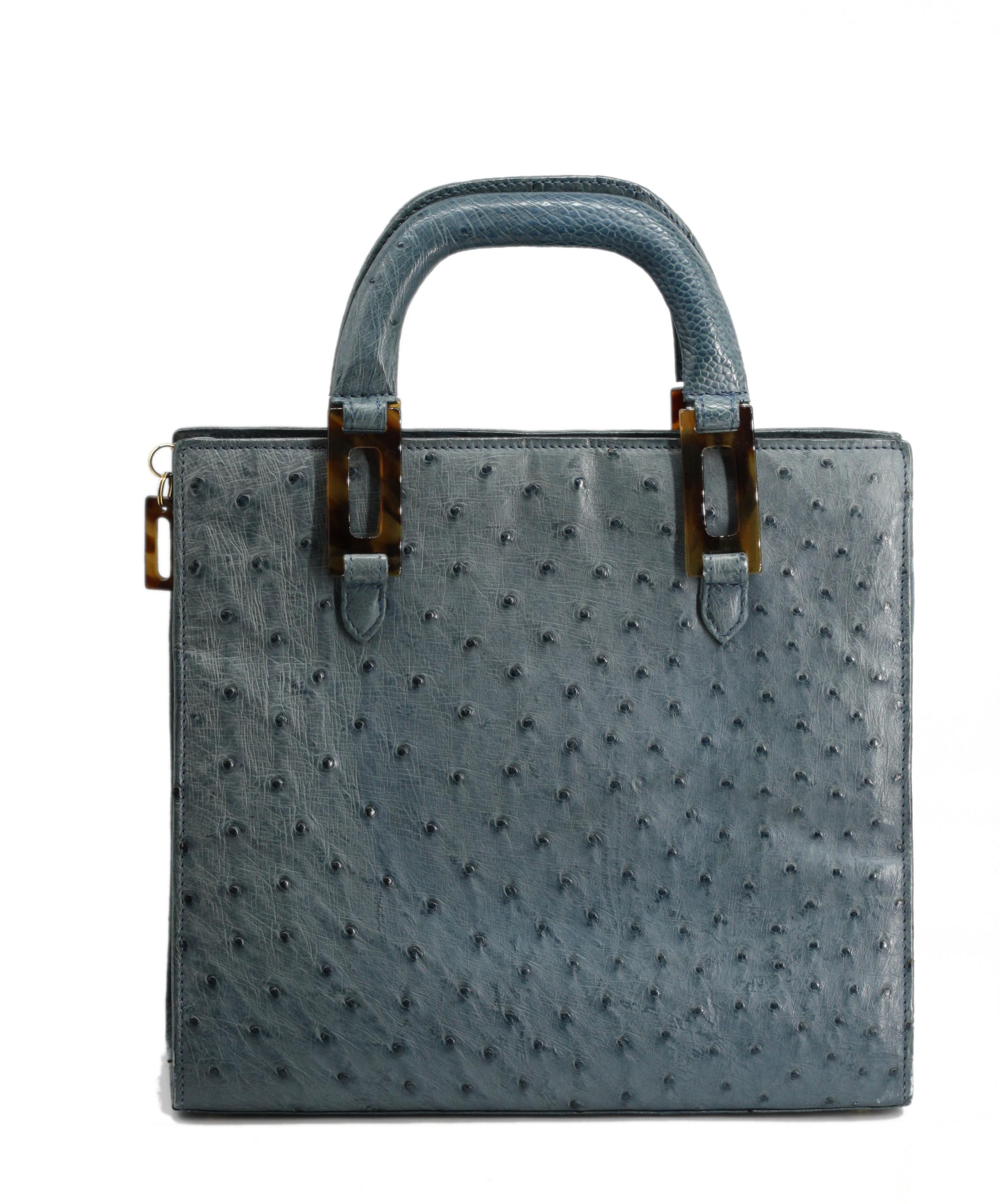 Lana Marks: borsa e pochette in pelle di struzzo blu ardesia In condizioni buone in vendita a West Palm Beach, FL
