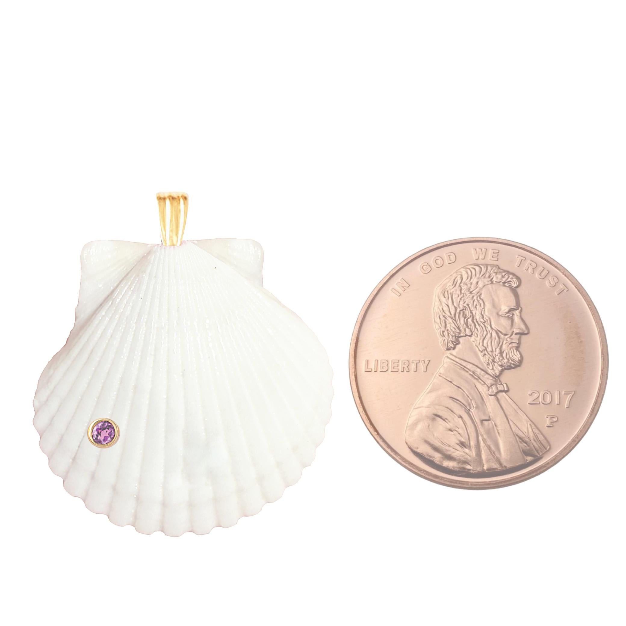 Lana Natural Shell Pendant with 14k Gold and Natural Amethyst Gemstone In New Condition For Sale In Miami, FL