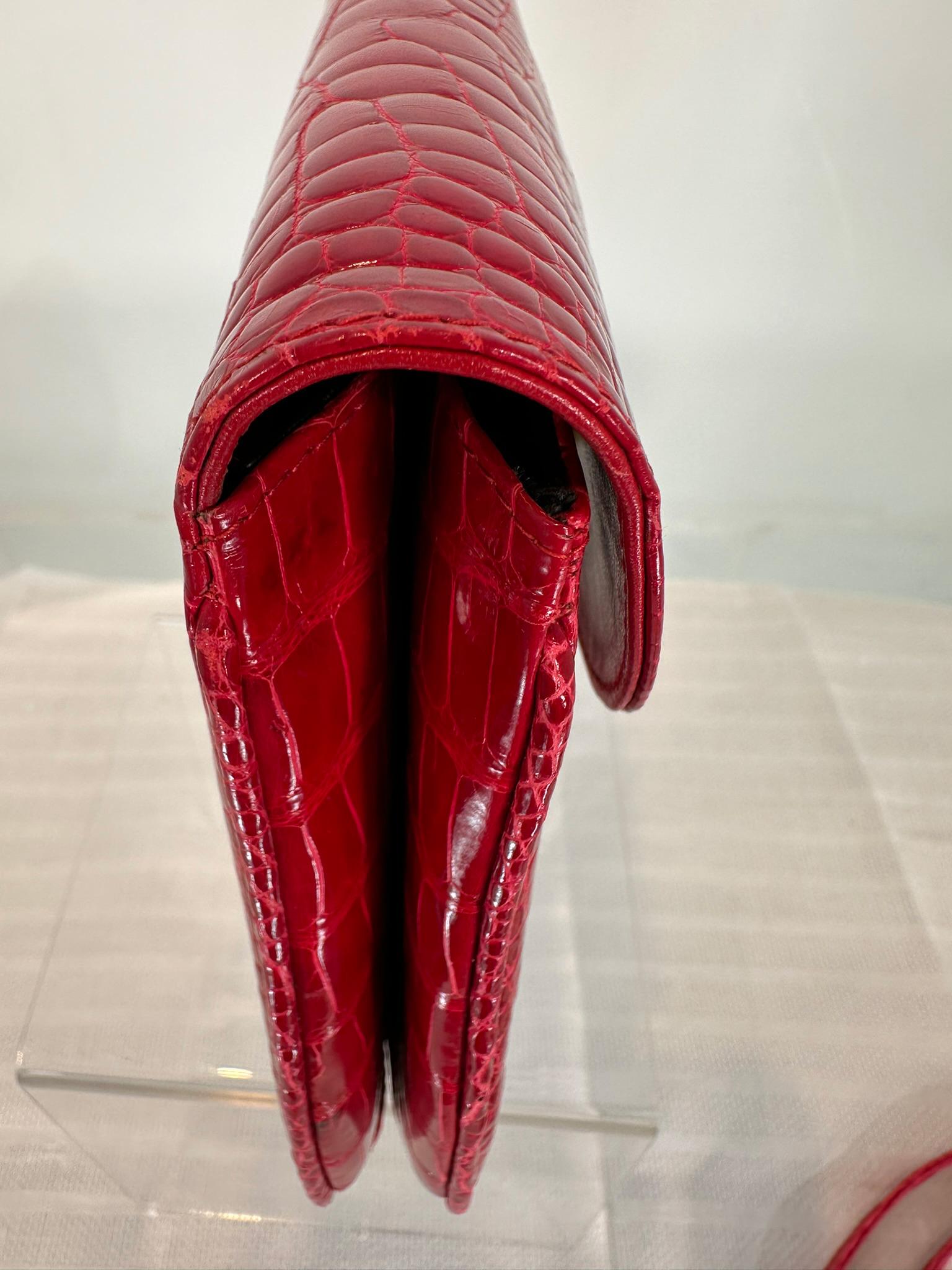 Bolso de mano o bandolera de cocodrilo rojo con cierre de oro y brillantes LANA of London 5
