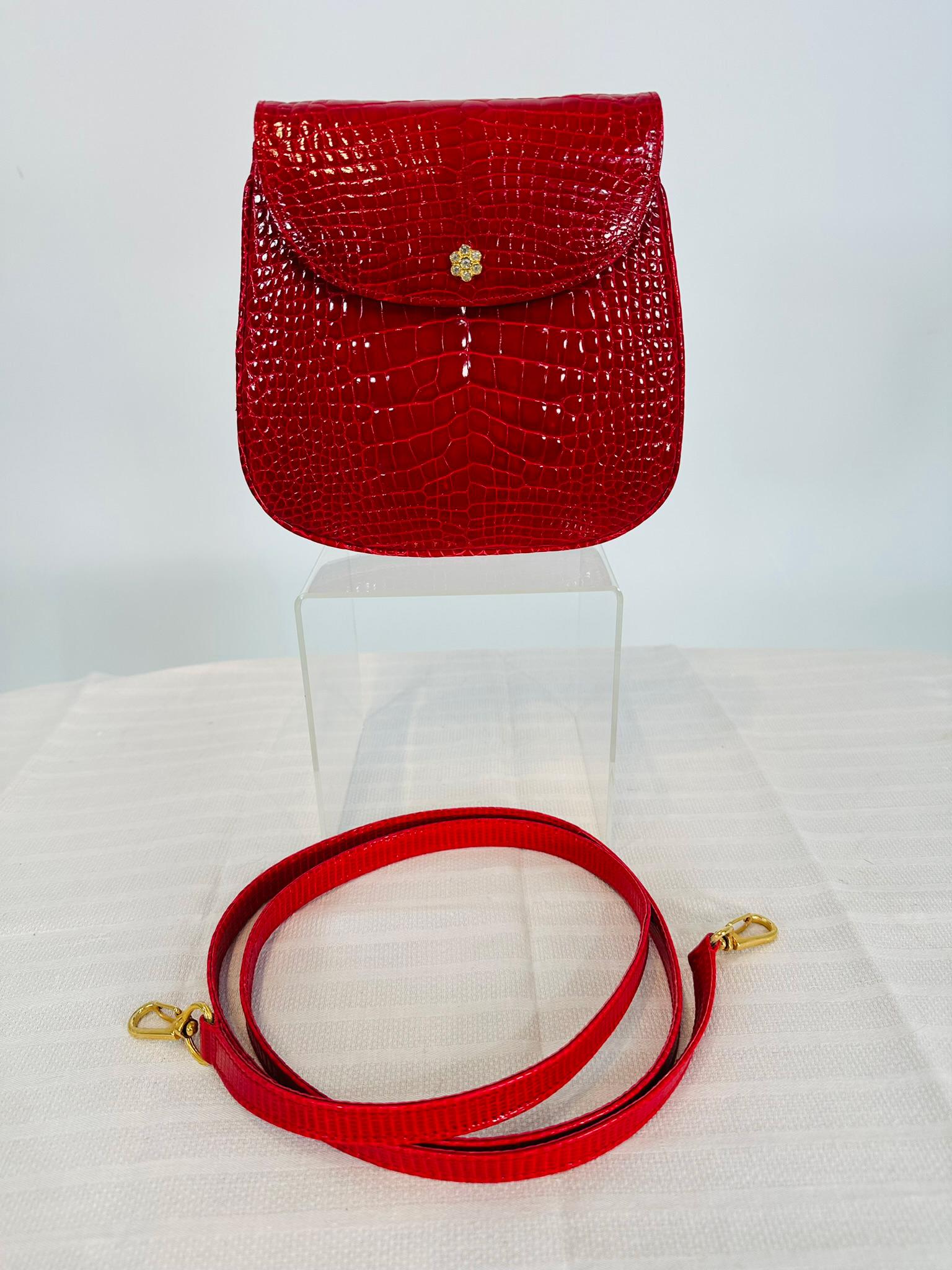 Bolso de mano o bandolera de cocodrilo rojo con cierre de oro y brillantes LANA of London Rojo