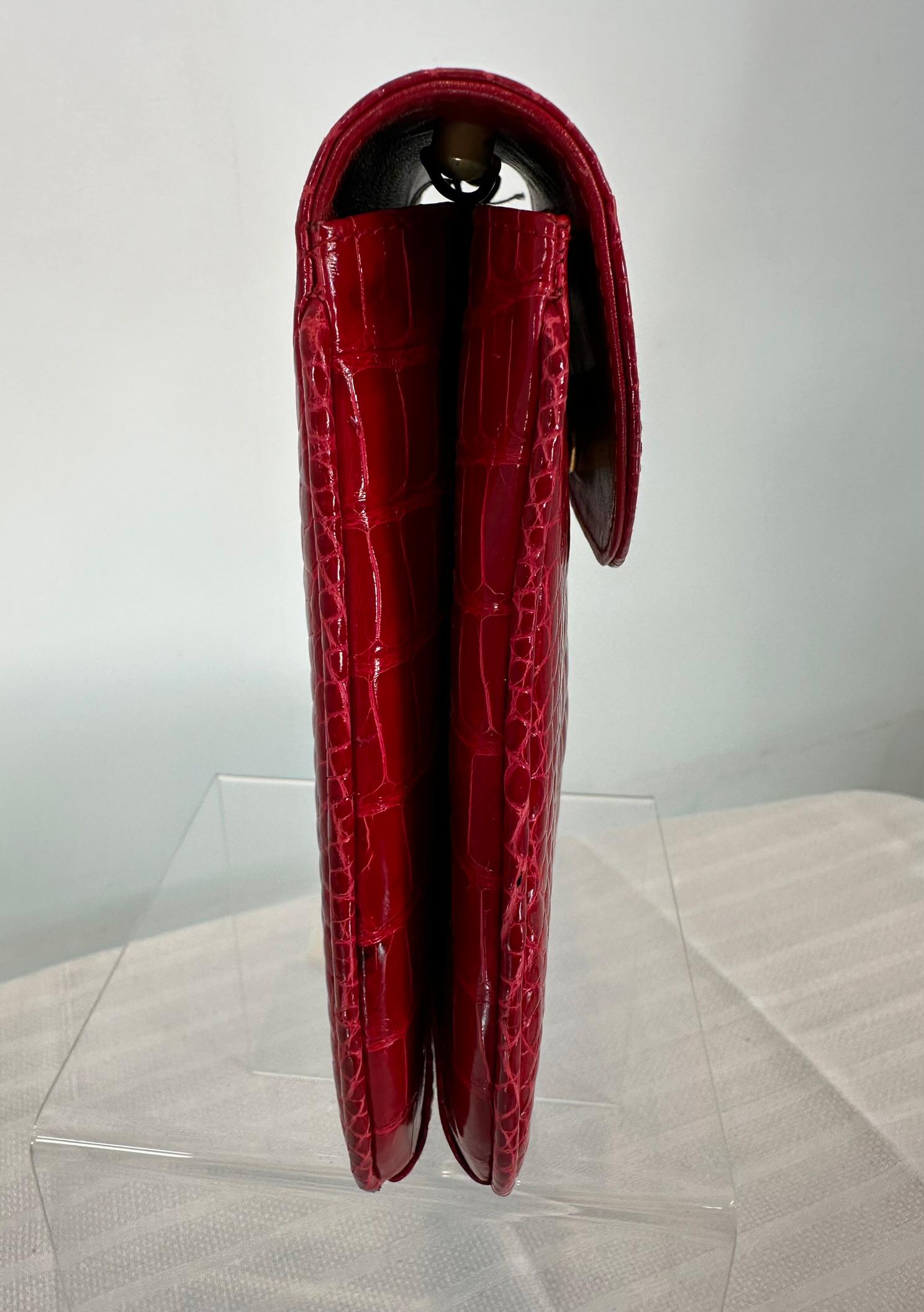 Femenino o masculino Bolso de mano o bandolera de cocodrilo rojo con cierre de oro y brillantes LANA of London