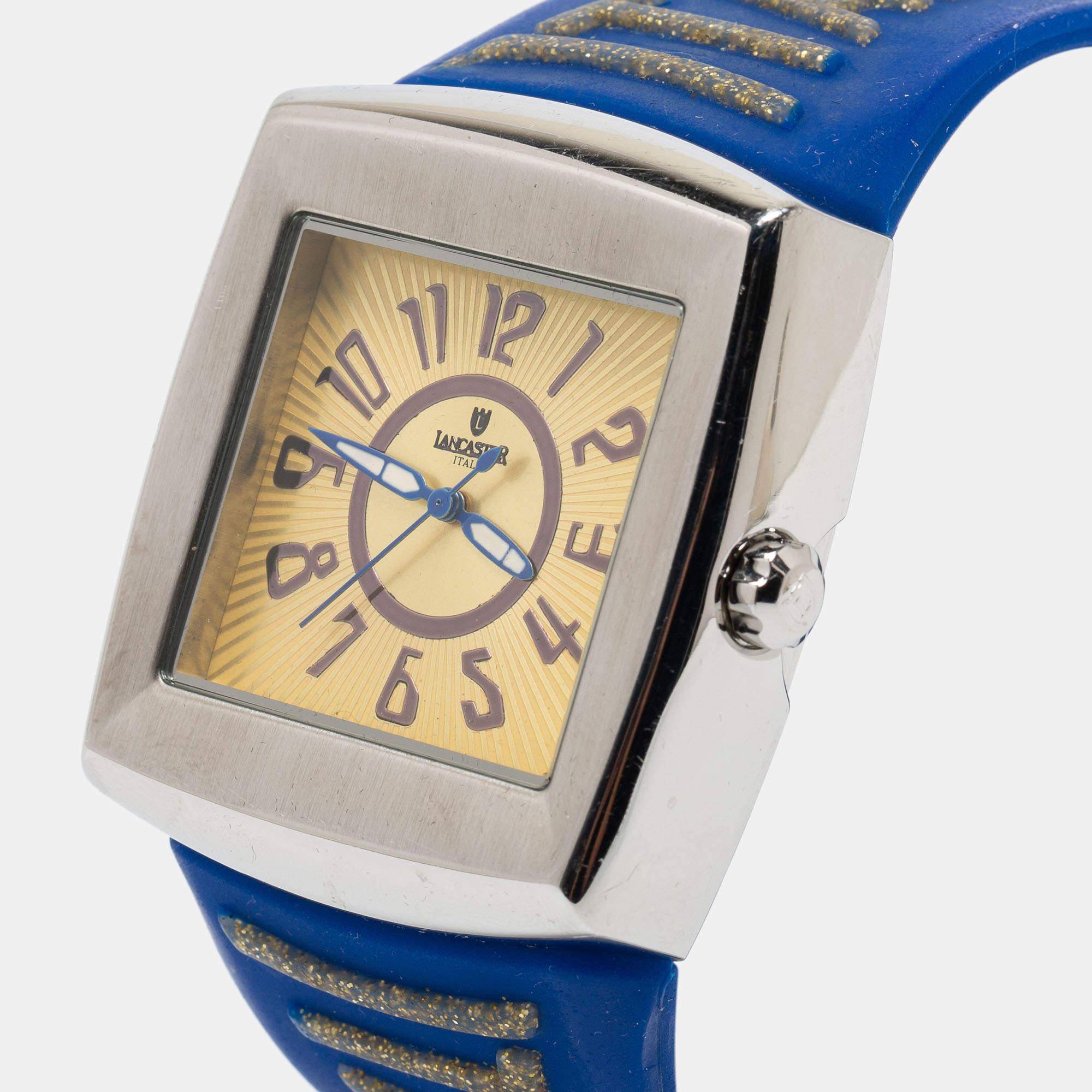 Created with skill using high-quality materials, this watch from Lancaster has been designed to tell the time in the most efficient manner as well as blend in with your impeccable style. It is full of charm and is perfectly equipped to assist you on