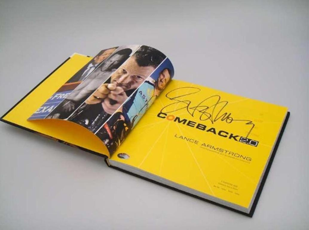 XXIe siècle et contemporain Exemplaire signé Lance Armstrong du livre Comeback 2.0 '2009' en vente