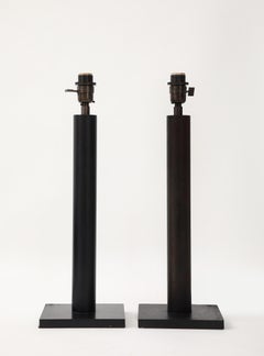 Lance Thompson Lámparas de columna de metal con pátina de bronce hechas a medida, pantalla de seda personalizada