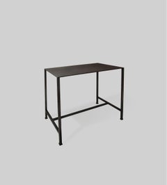 Mesa 'Evander' de Lance Thompson, Mesa de acero ennegrecido forjada a mano con pies cuadrados. M