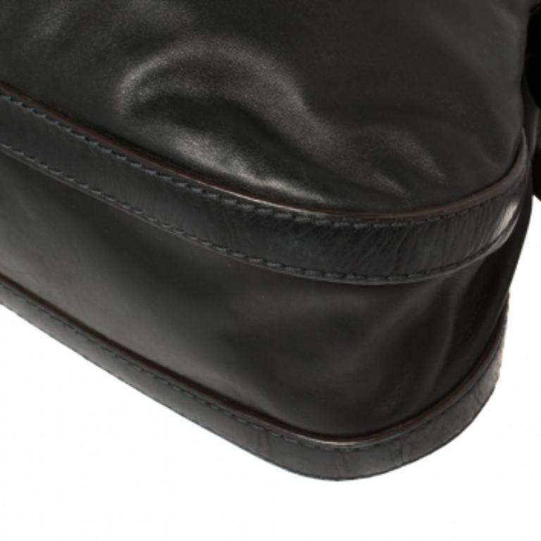 Lancel Hobo à poche frontale en cuir noir en vente 2