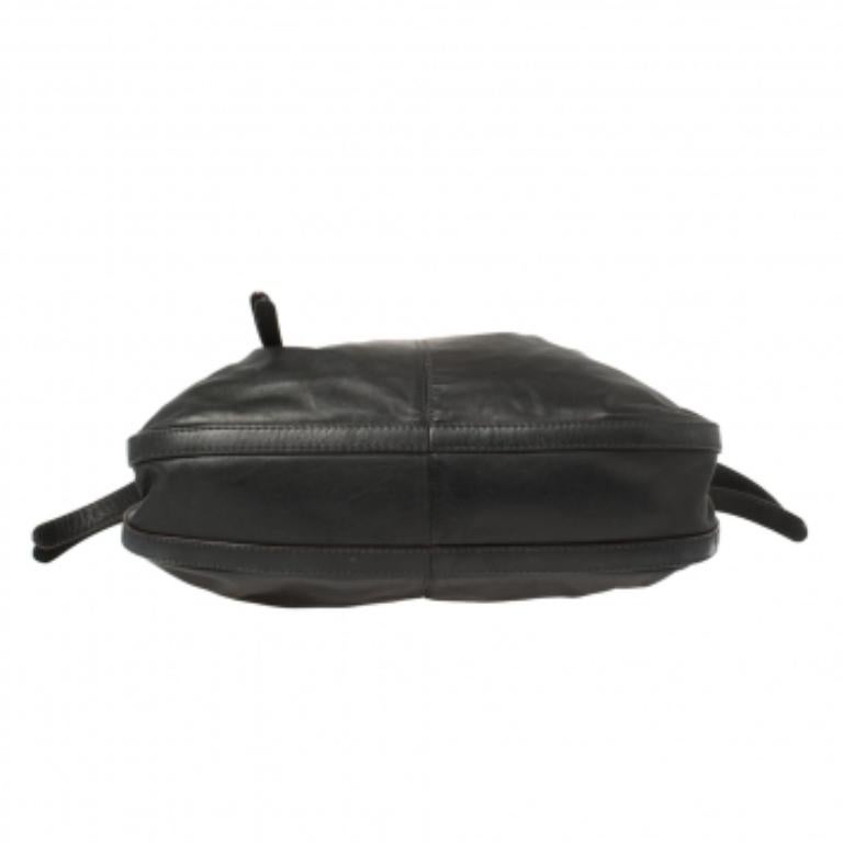 Lancel Hobo à poche frontale en cuir noir en vente 4