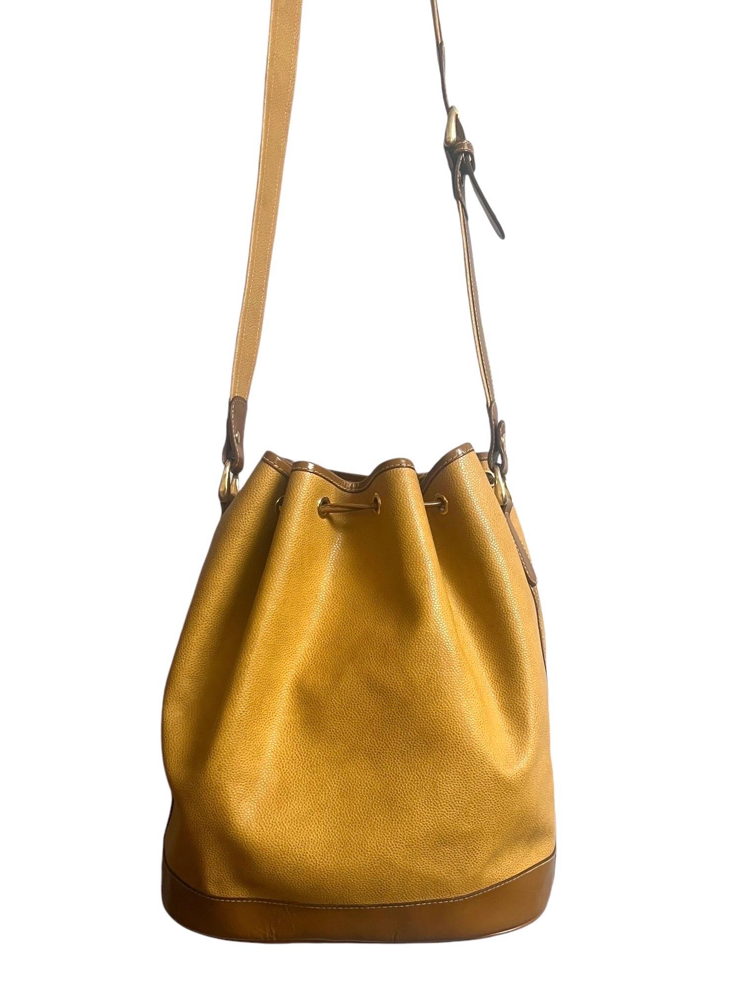 Lancel Bucket Bag - vintage - senfgelbes und braunes Leder - Paris Frankreich (Spätes 19. Jahrhundert) im Angebot
