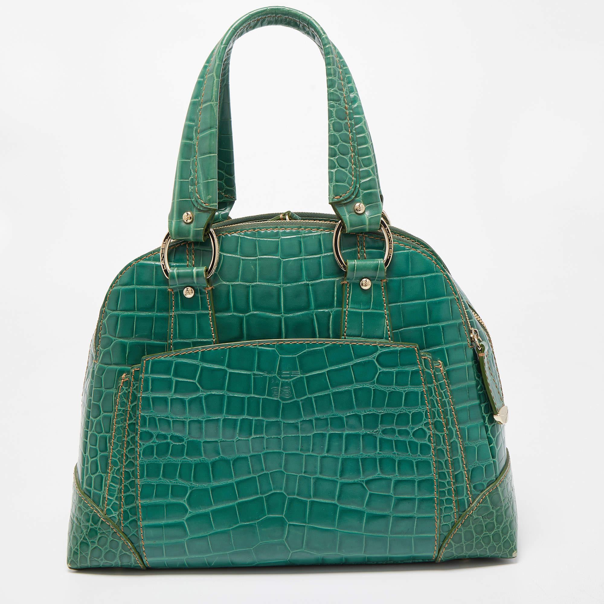 Inspired by and named after the French actress Isabelle Adjani, this luxurious bag was an instant hit when it was released in 2009, soon after which it was completely sold out. This Adjani showcases classic luxury with its croc-embossed leather