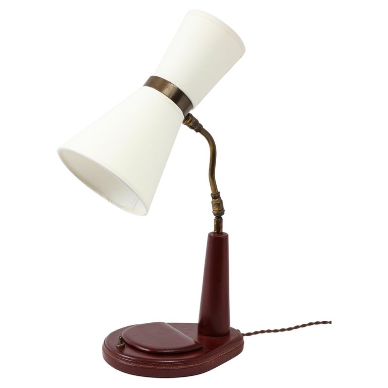 Lampe de bureau Lancel en cuir bourgogne d'après Adnet, France, années 1960  En vente sur 1stDibs