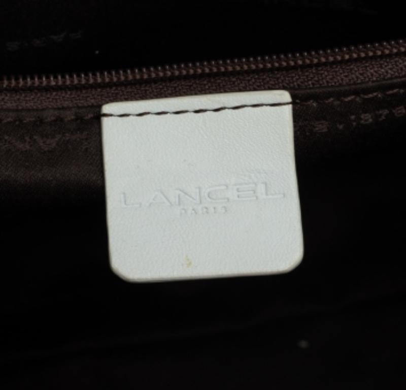 Lancel White Leather Shoulder Bag In Fair Condition For Sale In Dubai, Al Qouz 2
