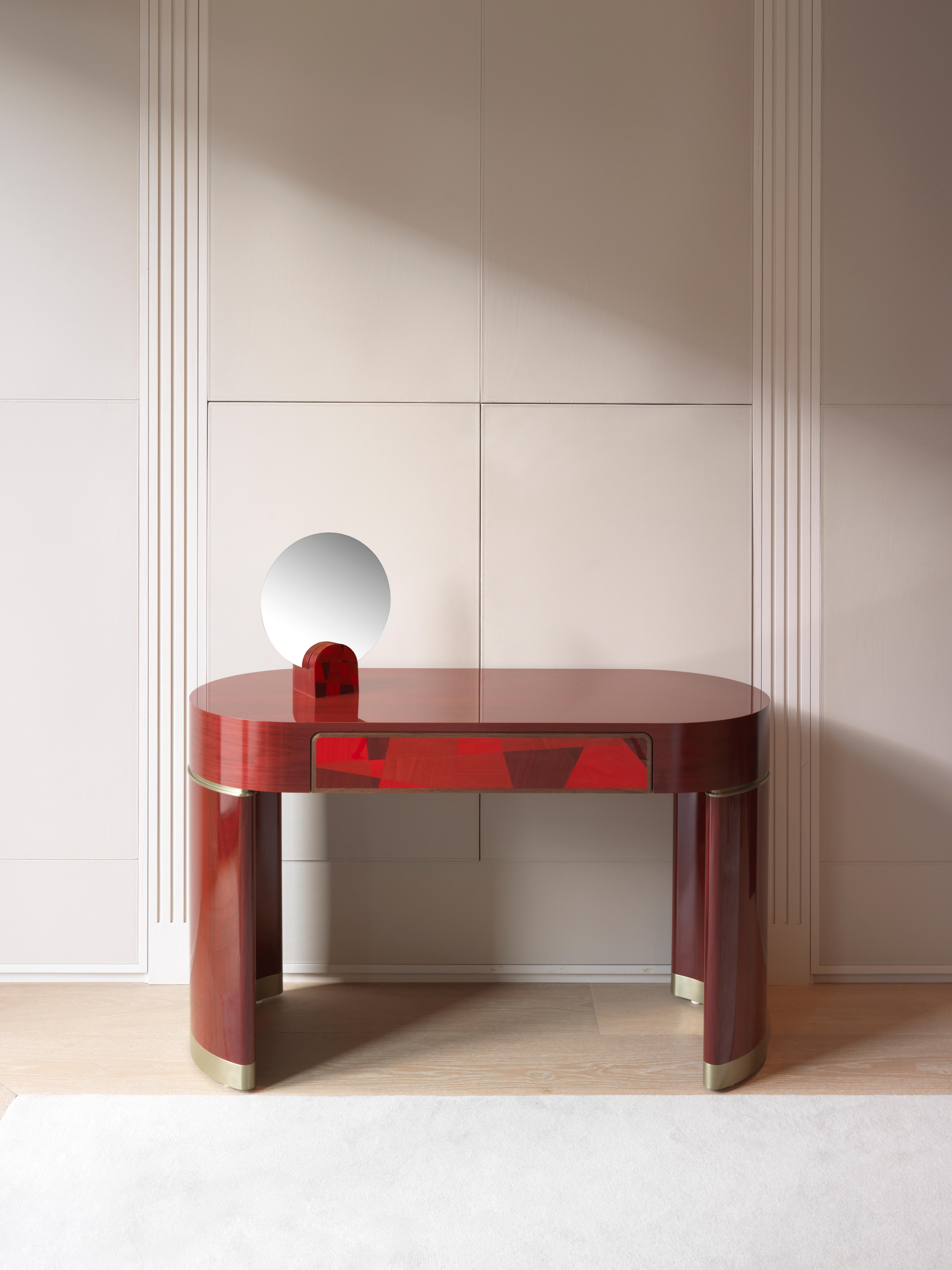 Fait main Bureau/coiffeuse Aancelot en placage de marqueterie rouge et laque brillante en vente