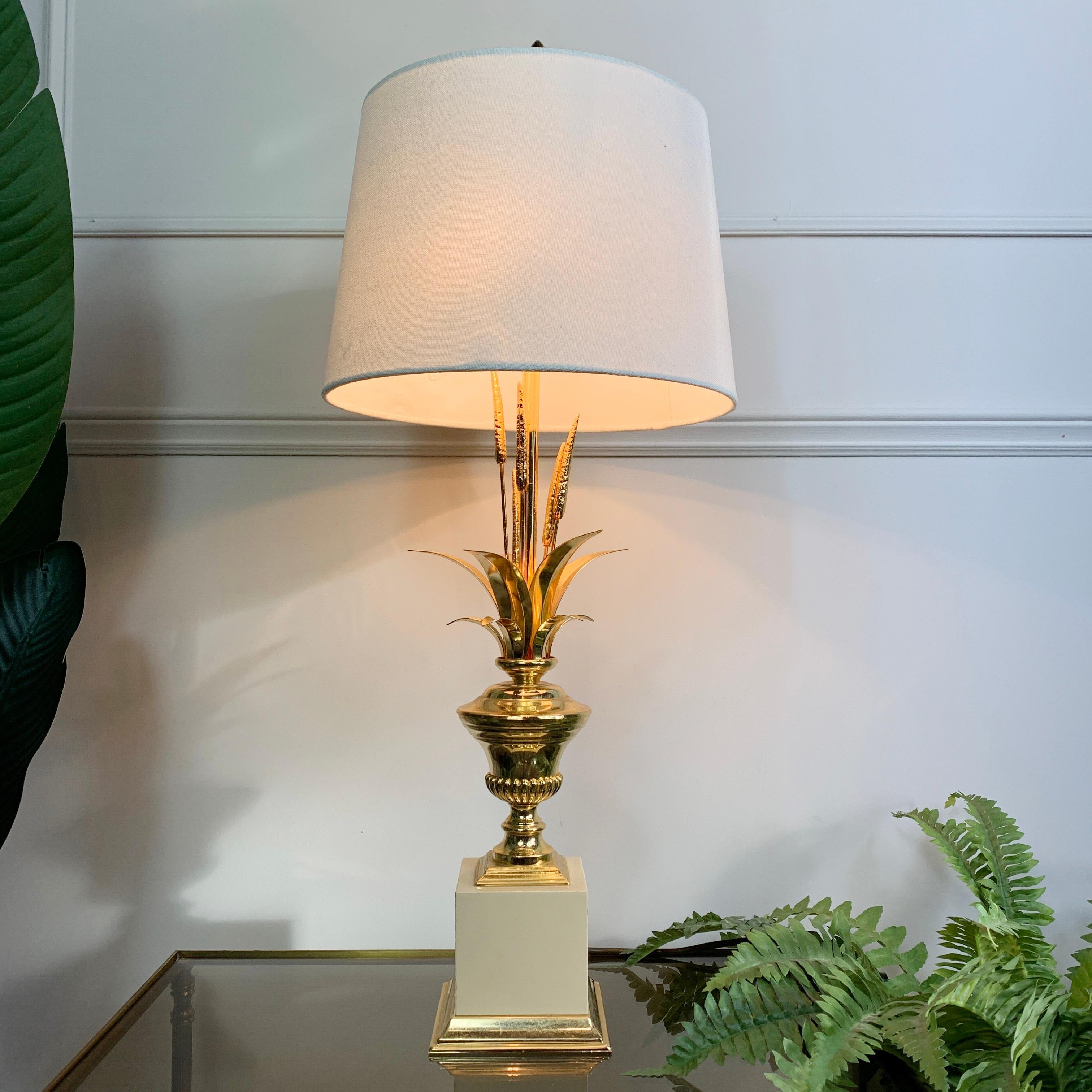 Mid century gold plated table lamp depicting Bulrushes
The brass based sculpture is mounted on a painted metal base, typical of Italian lamps of this era. The brass is gold plated

L’originale is an Italian company founded by the designer of this