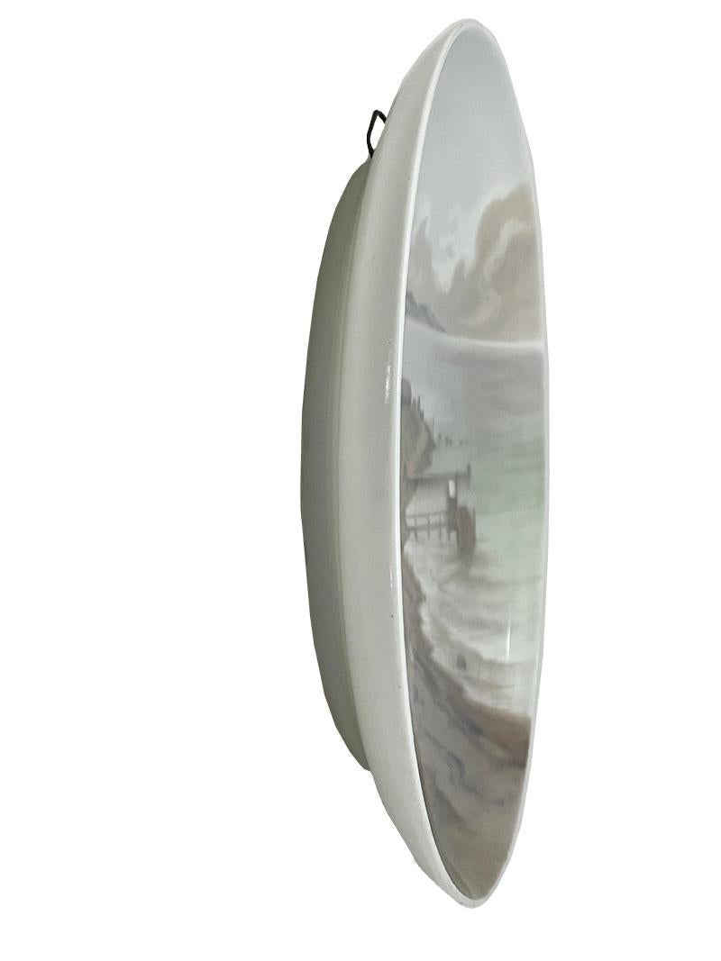 Danese Piatto da parete in porcellana con paesaggio marino di Bing & Grøndahl, Danimarca 1902-1914 in vendita