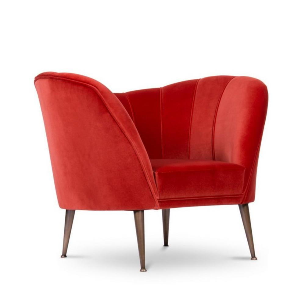 Armchair Landel with structure in solid wood,
upholstered and covered with red coton velvet 
fabric. With aged brass feet in matte finish. 
Also available with other fabrics colors on request.