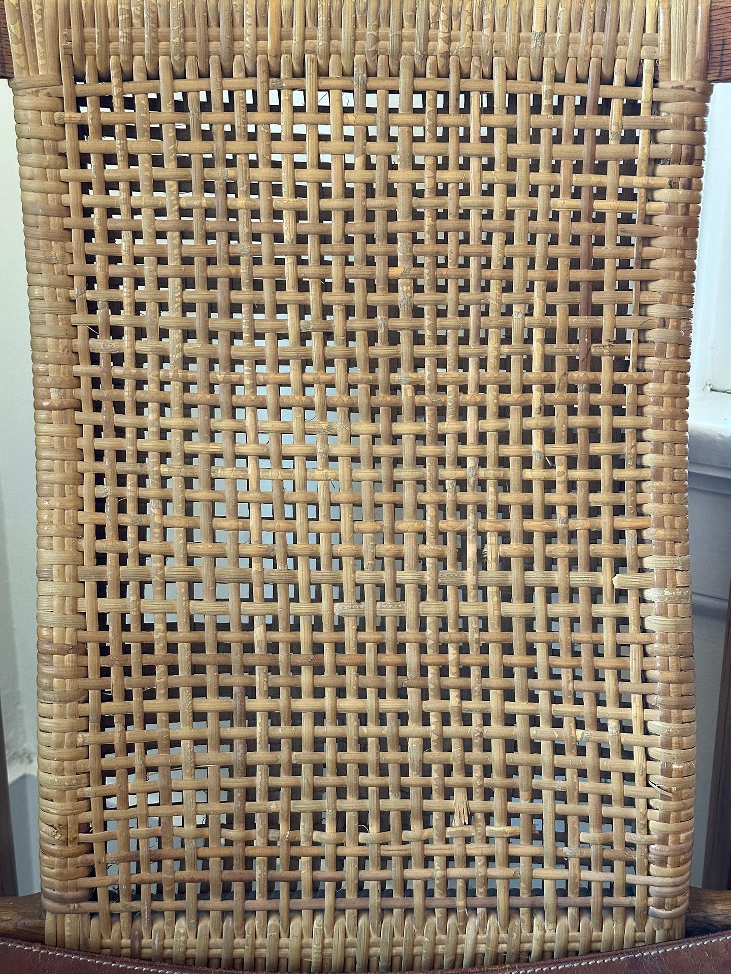 Chaises d'appoint en osier, bois et cuir Lander État moyen - En vente à Austin, TX