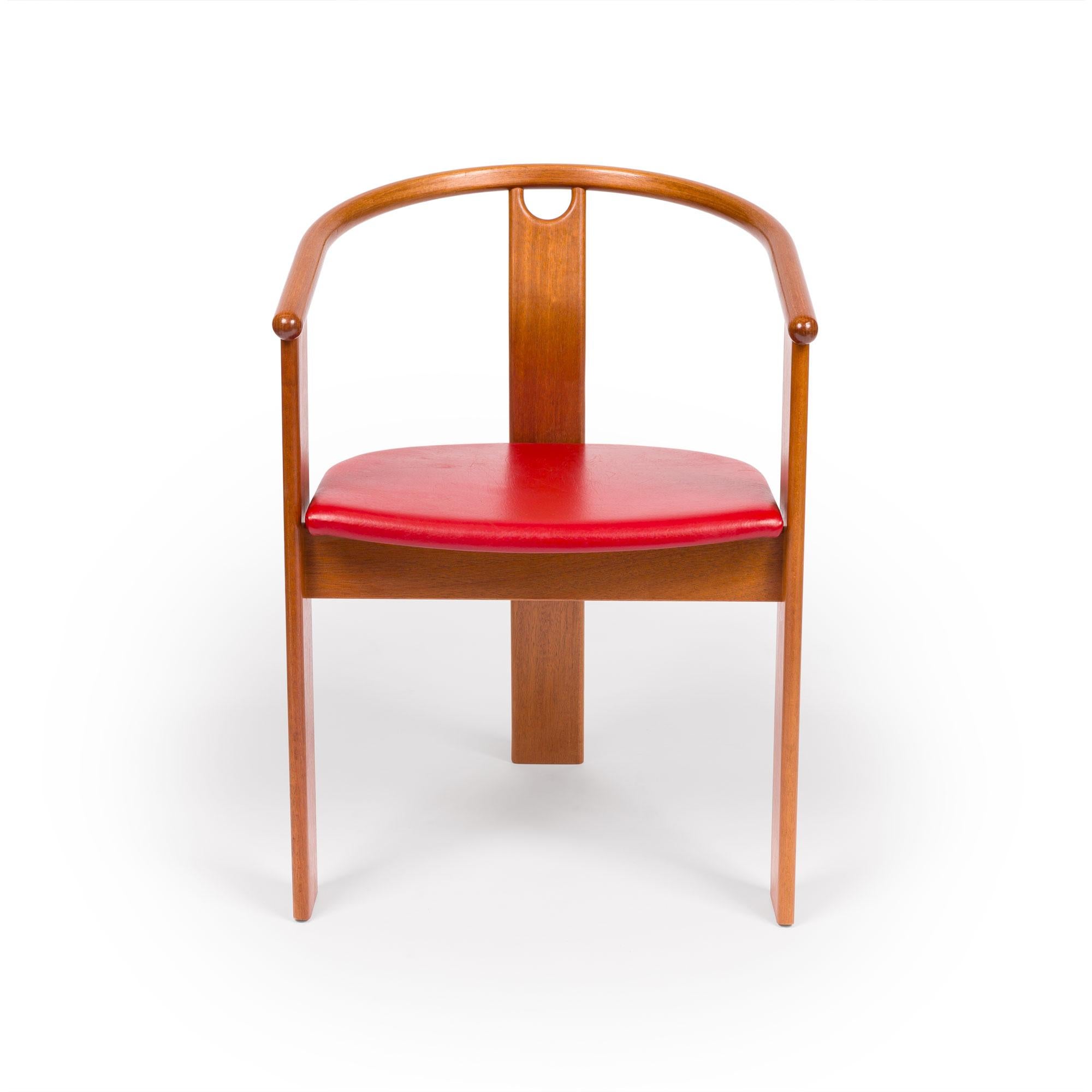 Les chaises de salle à manger tripodes de Landerholm & Lund pour Fredericia Stolefabrik sont d'élégants exemples du design danois du milieu du siècle dernier. Ces chaises, créées pour le célèbre fabricant de meubles Fredericia Stolefabrik, incarnent