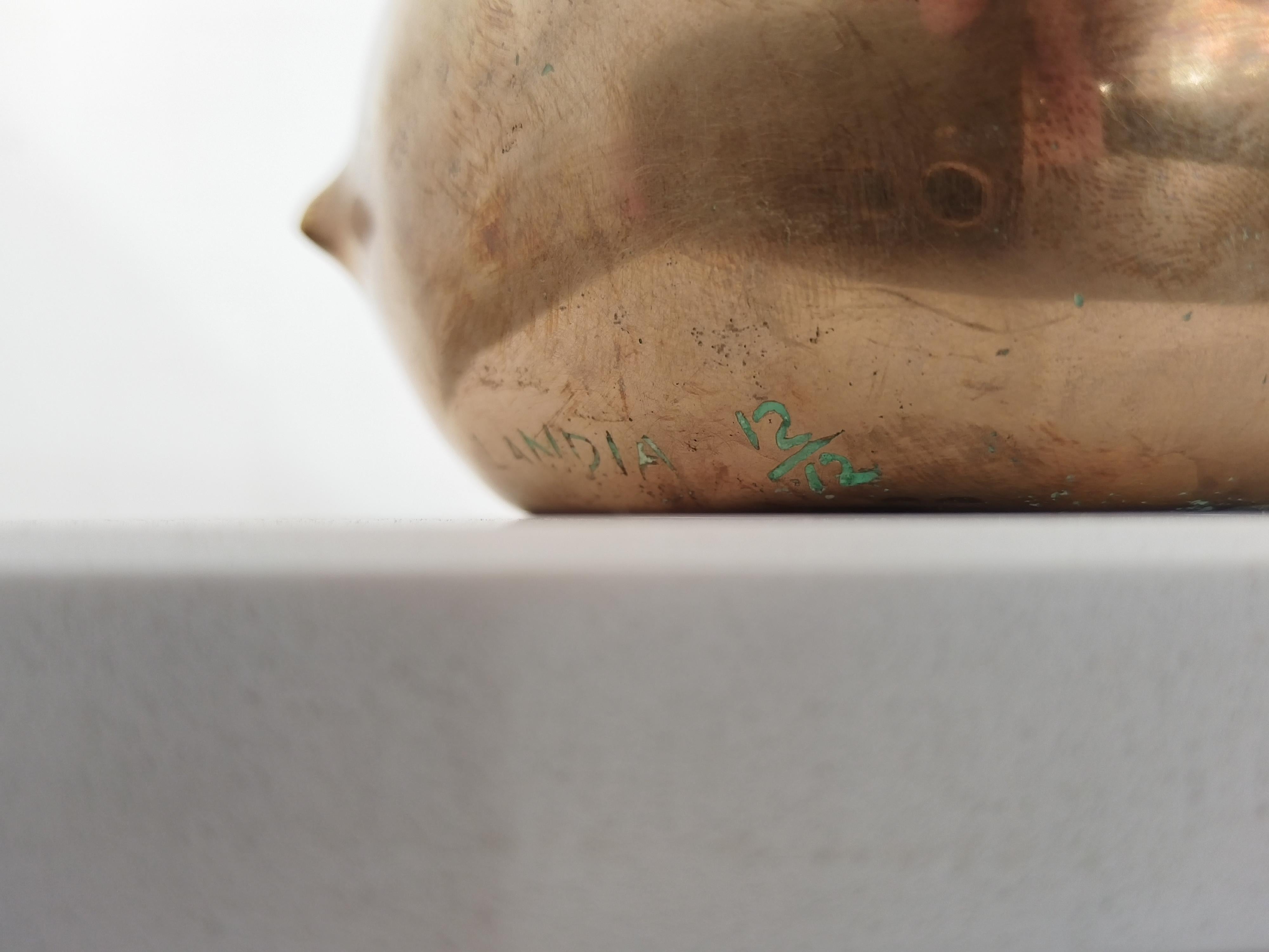 Quirky Bronzeskulptur mit glänzender Patina in limitierter Auflage 12/12 „Hello Creature“ im Angebot 6