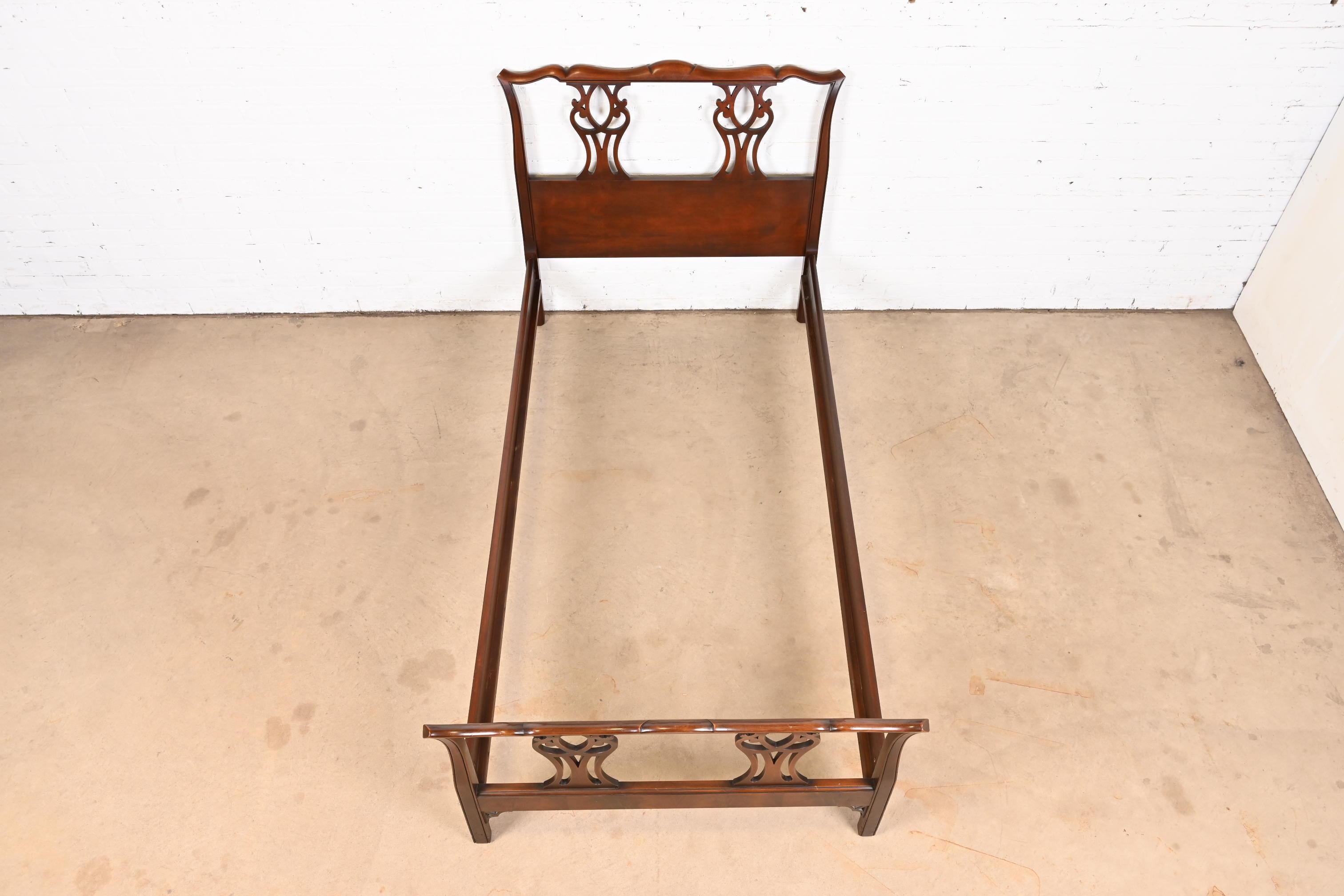 American Landstrom Georgian Carved Mahogany Twin Size Bed, Circa 1940s For Sale