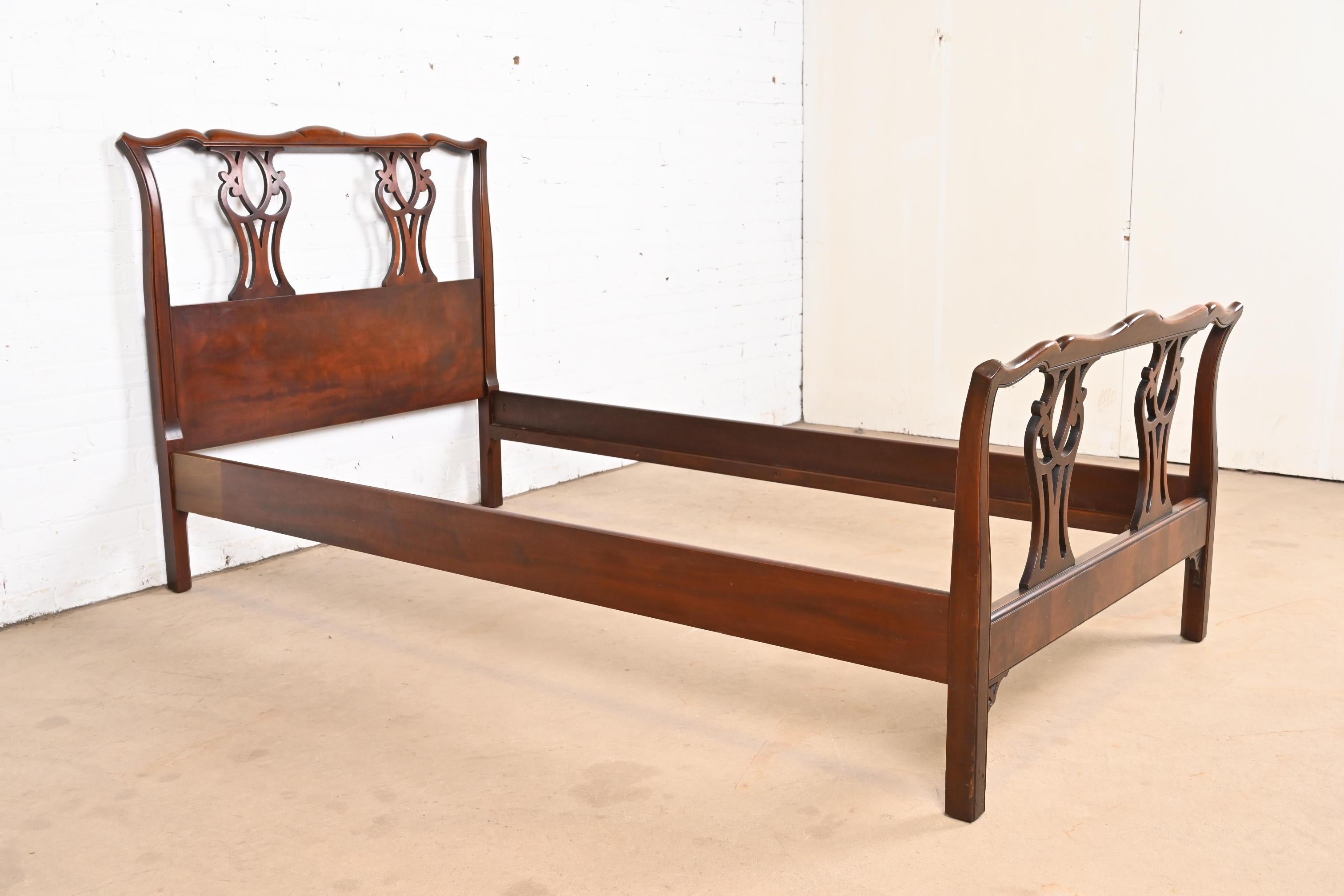 Landstrom Georgian Carved Mahogany Twin Size Bed, Circa 1940s For Sale 2