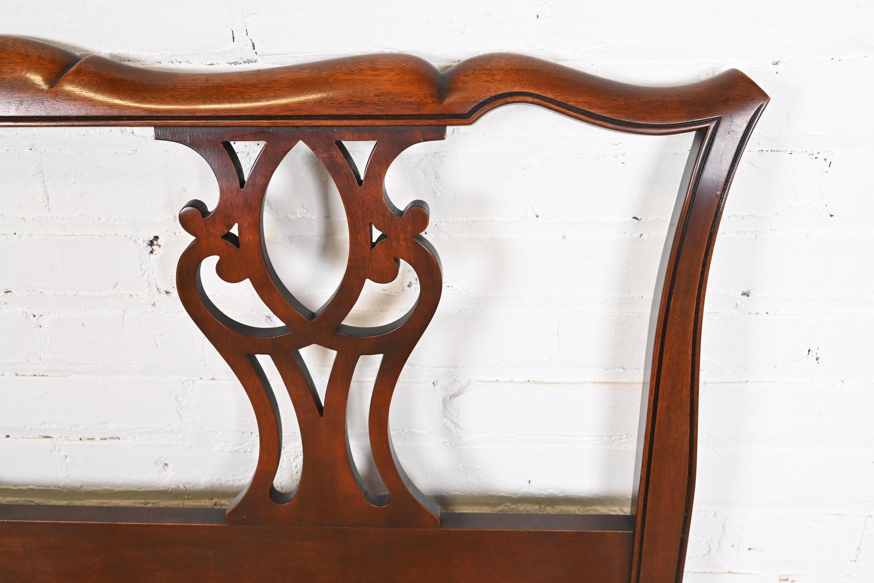 Landstrom Georgian Carved Mahogany Twin Size Bed, Circa 1940s For Sale 4