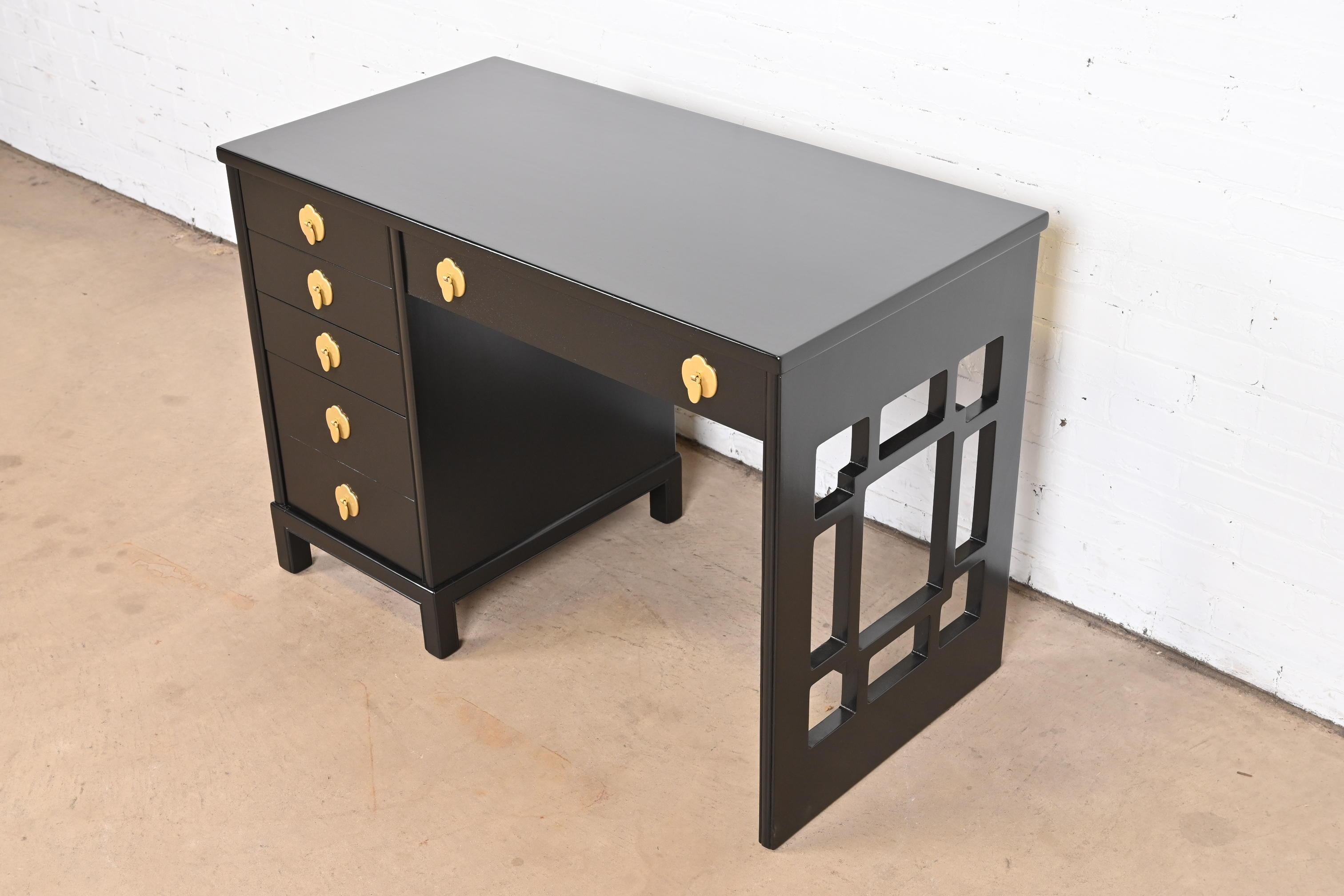 Landstrom Mid-Century Modern Hollywood Regency Black Lacquered Writing Desk In Good Condition For Sale In South Bend, IN