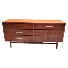 Lane Acclaim 1960s Mid-Century Modern Walnut Dresser