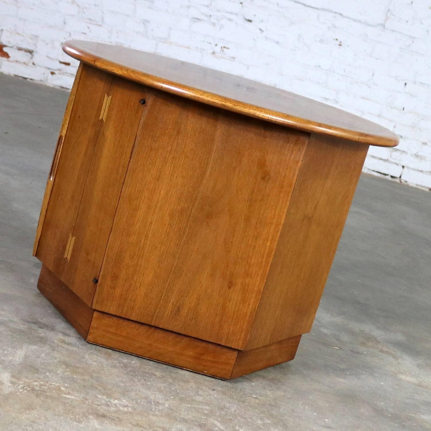 Fruitwood Lane Acclaim Dovetail End Table Round Top and Hexagon Cabinet Base by Andre Bus
