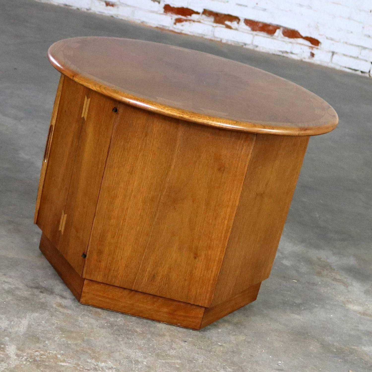 Lane Acclaim Dovetail End Table Round Top and Hexagon Cabinet Base by Andre Bus 1