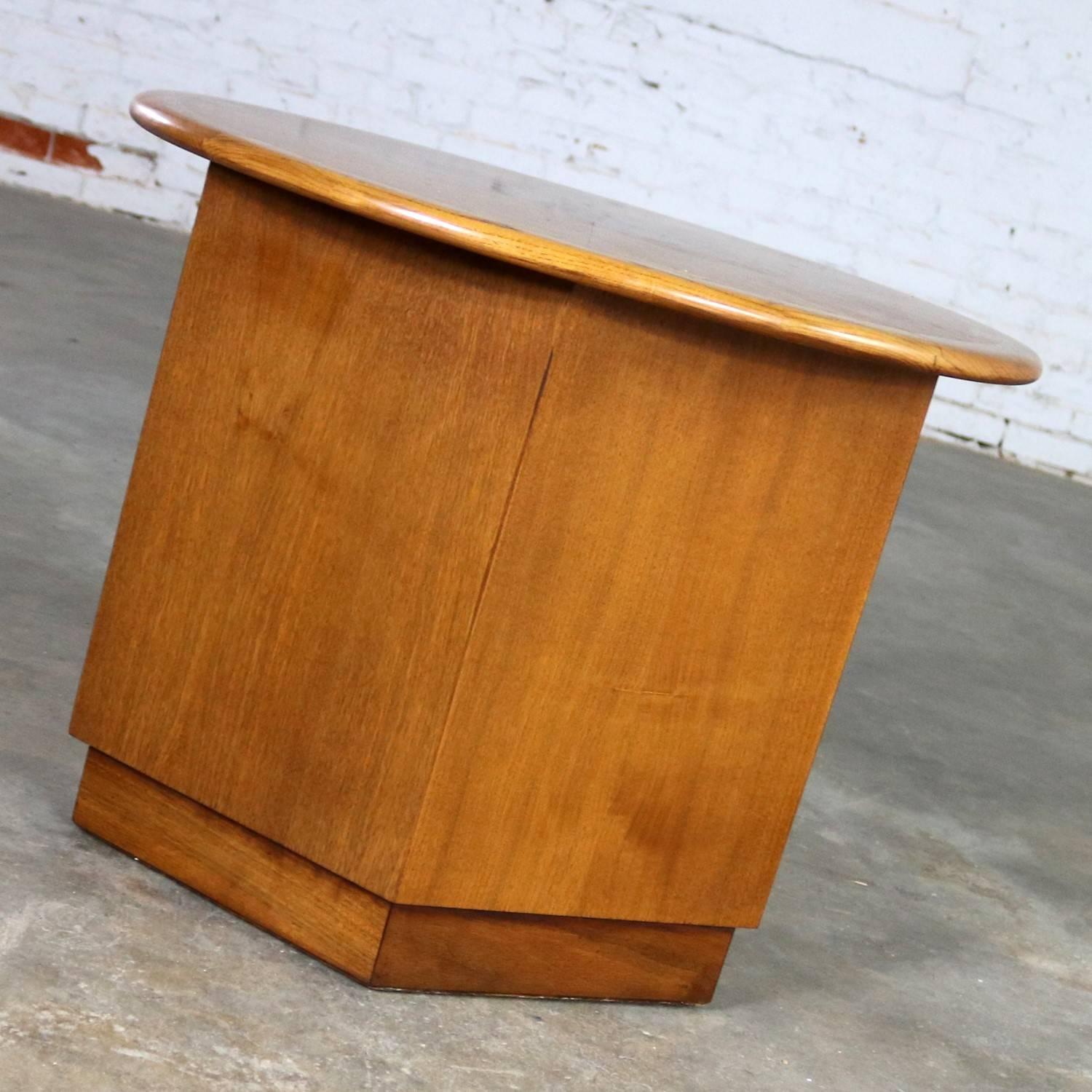 Lane Acclaim Dovetail End Table Round Top and Hexagon Cabinet Base by Andre Bus 2