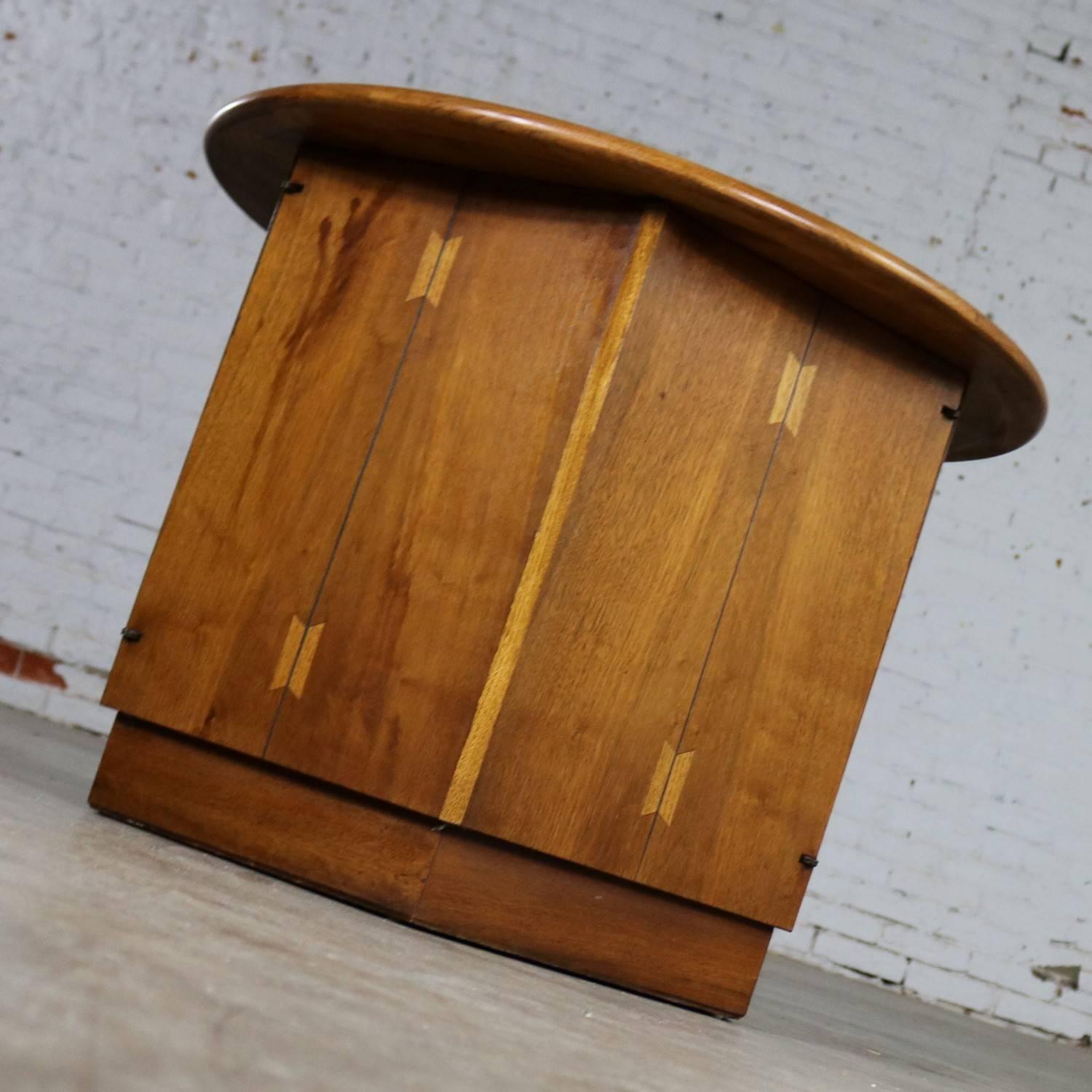 Mid-Century Modern Lane Acclaim Dovetail End Table Round Top and Hexagon Cabinet Base by Andre Bus